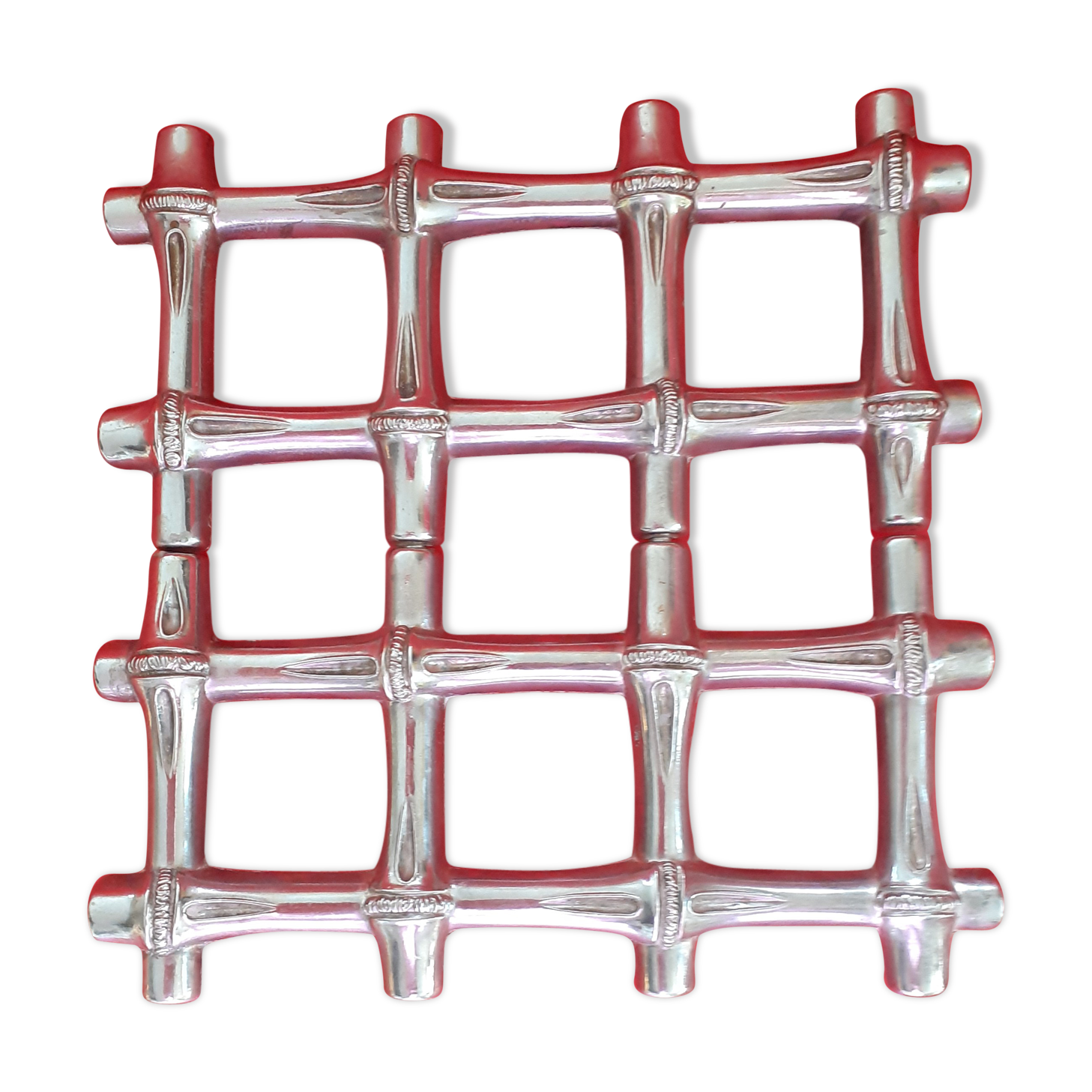 Expandable silver metal trivet in rush style