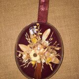 Frame medallion dried flowers