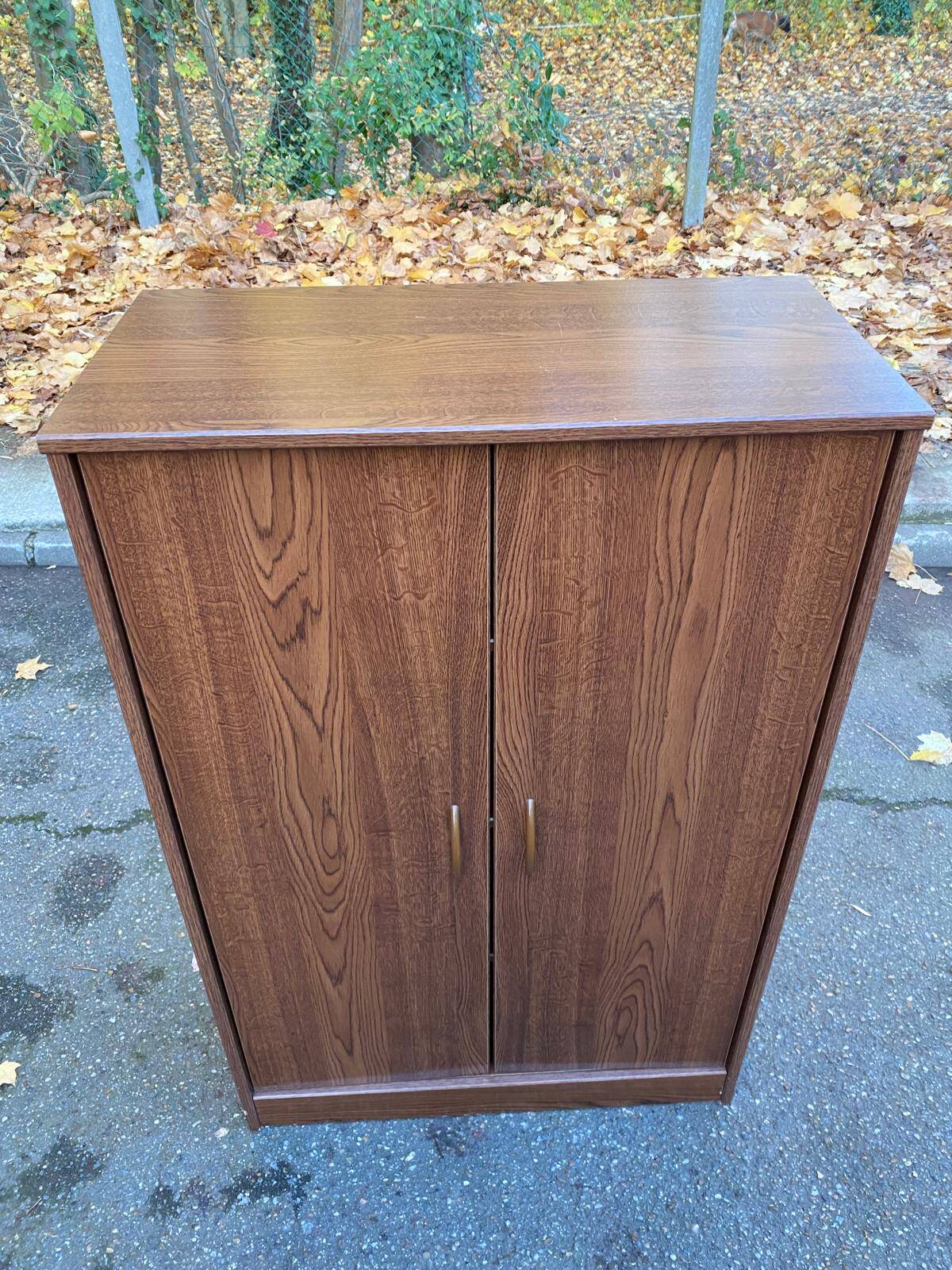 Petite armoire de style scandinave en placage effet teck