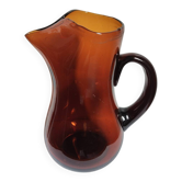 Pichet en verre soufflé ambré, années 60-70