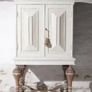 Rare small 17th century Dutch (nursery) cushion cabinet oak white painted
