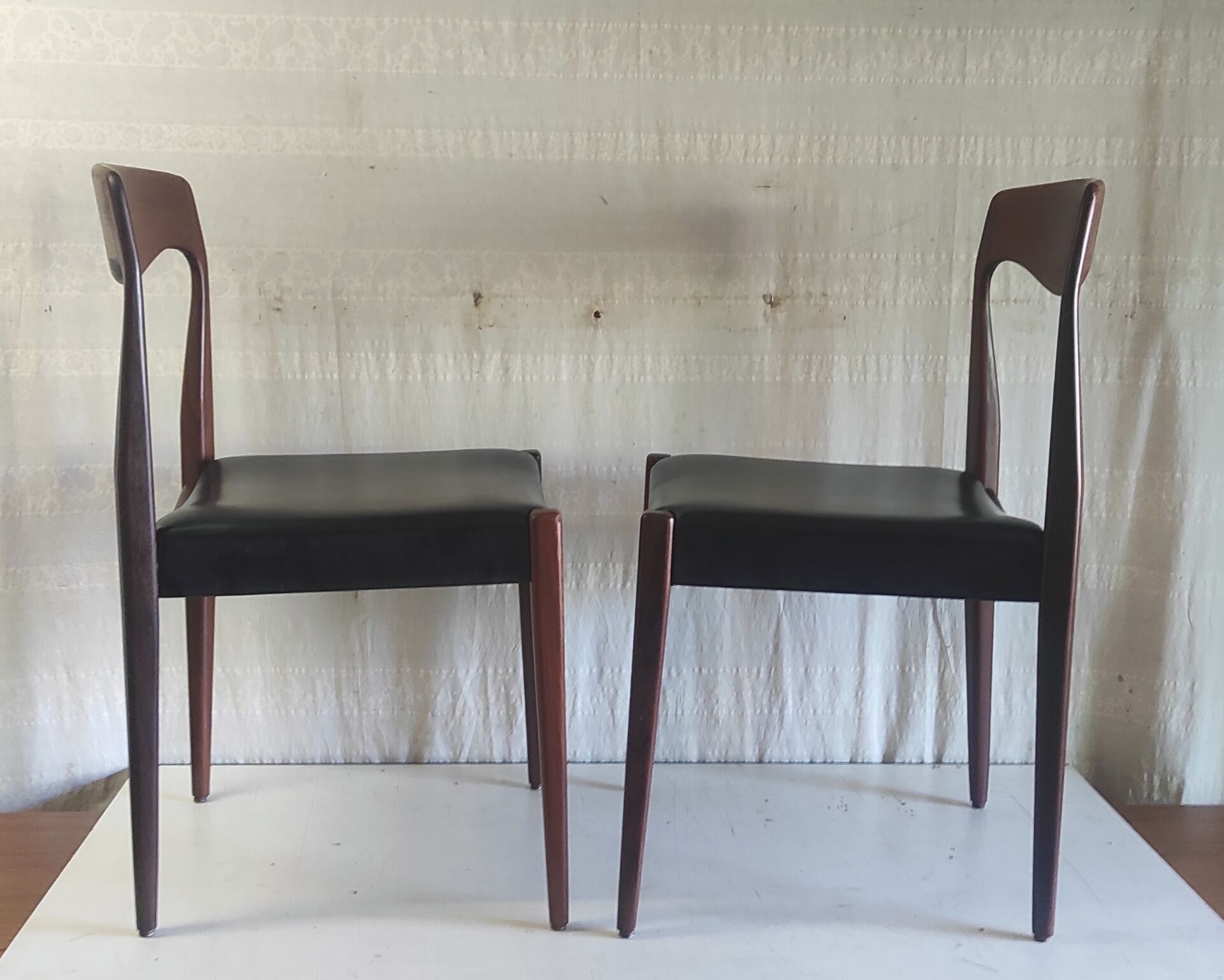Pair of teak chairs in Scandinavian style - 1960s