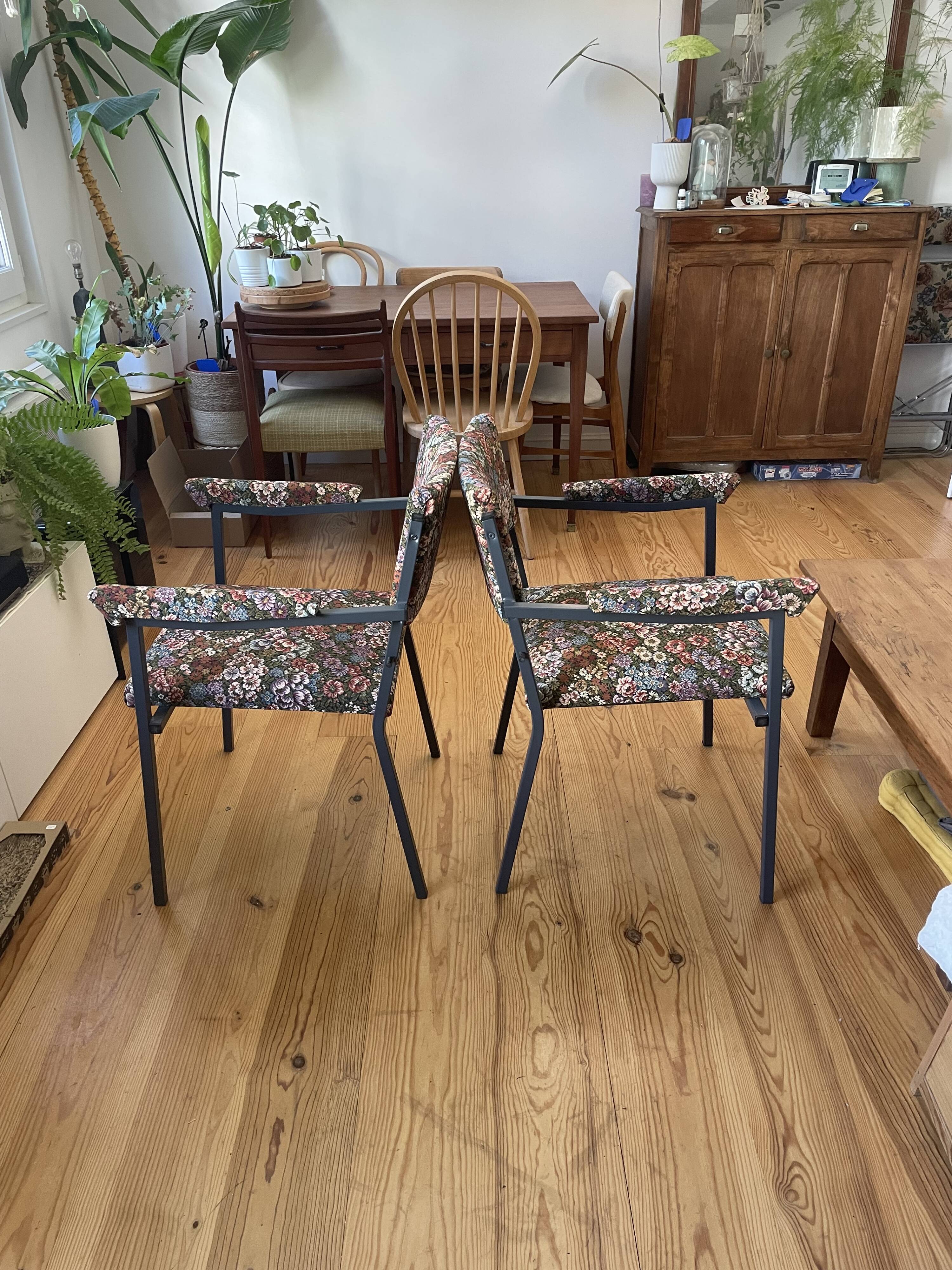 Paires de chaises modernistes années 60