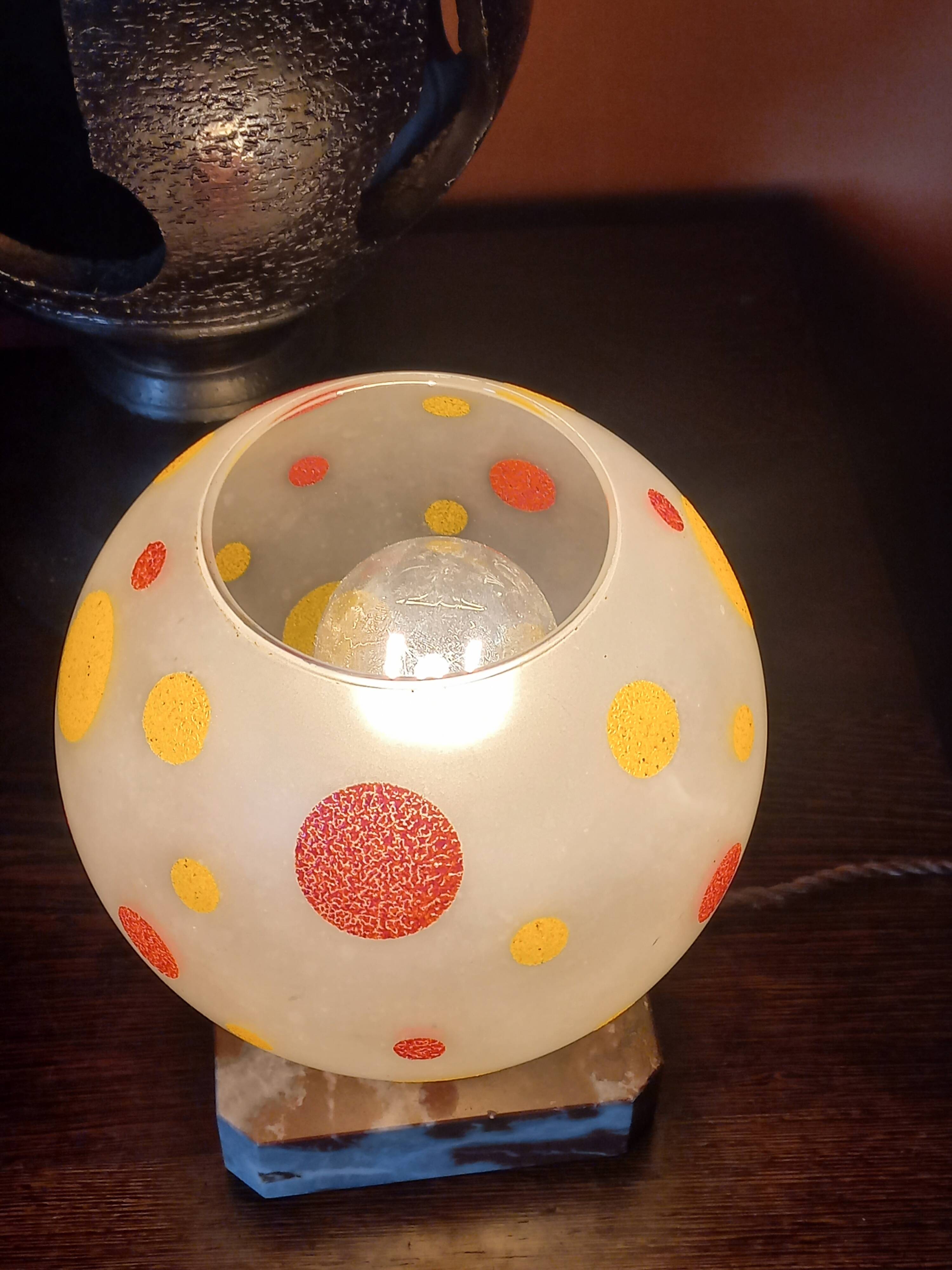 Art Deco night light in marble and enamelled glass from the 1930s.