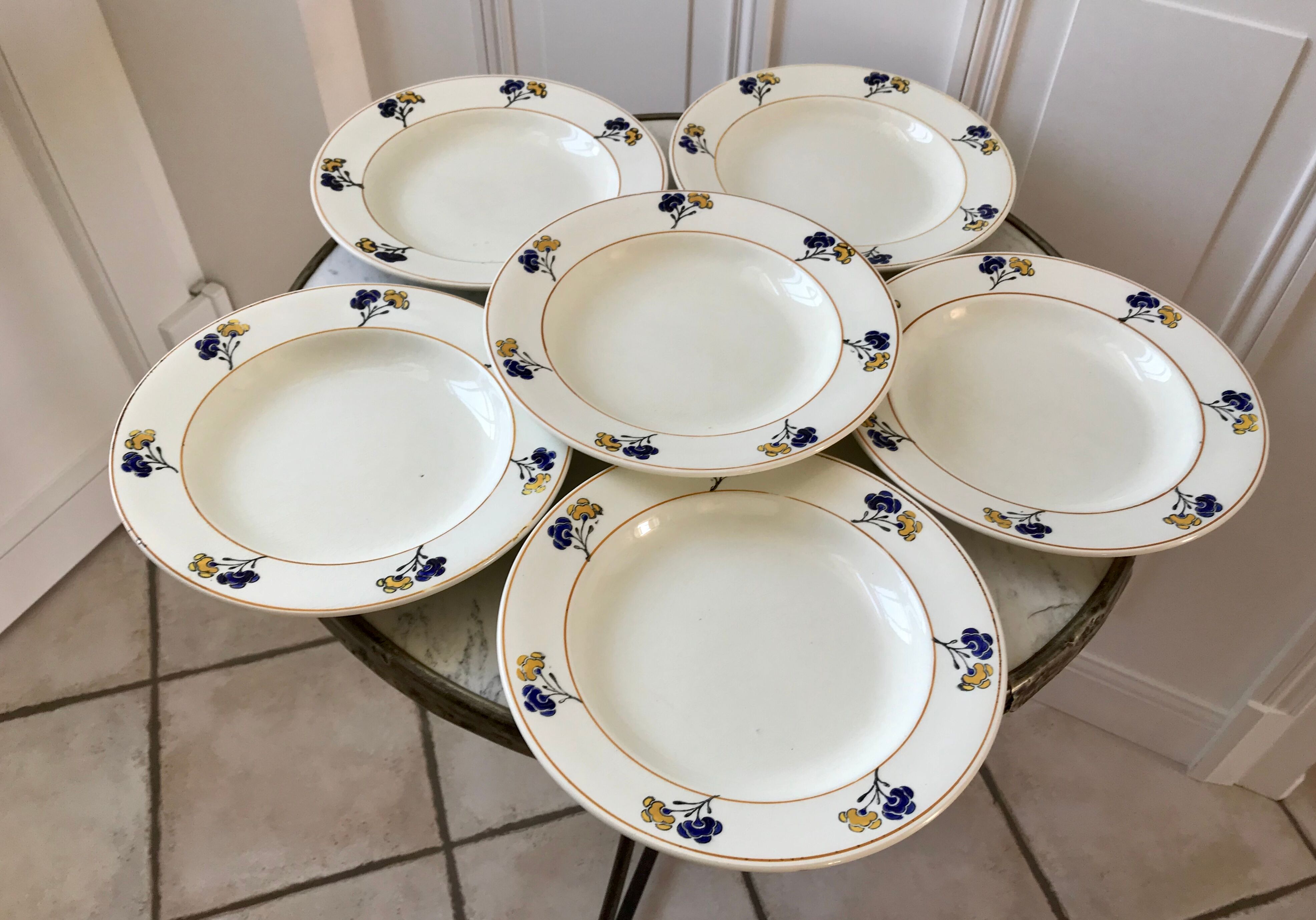 Lot de 6 assiettes creuses Terre de Fer modèle "Roméo" début XXème