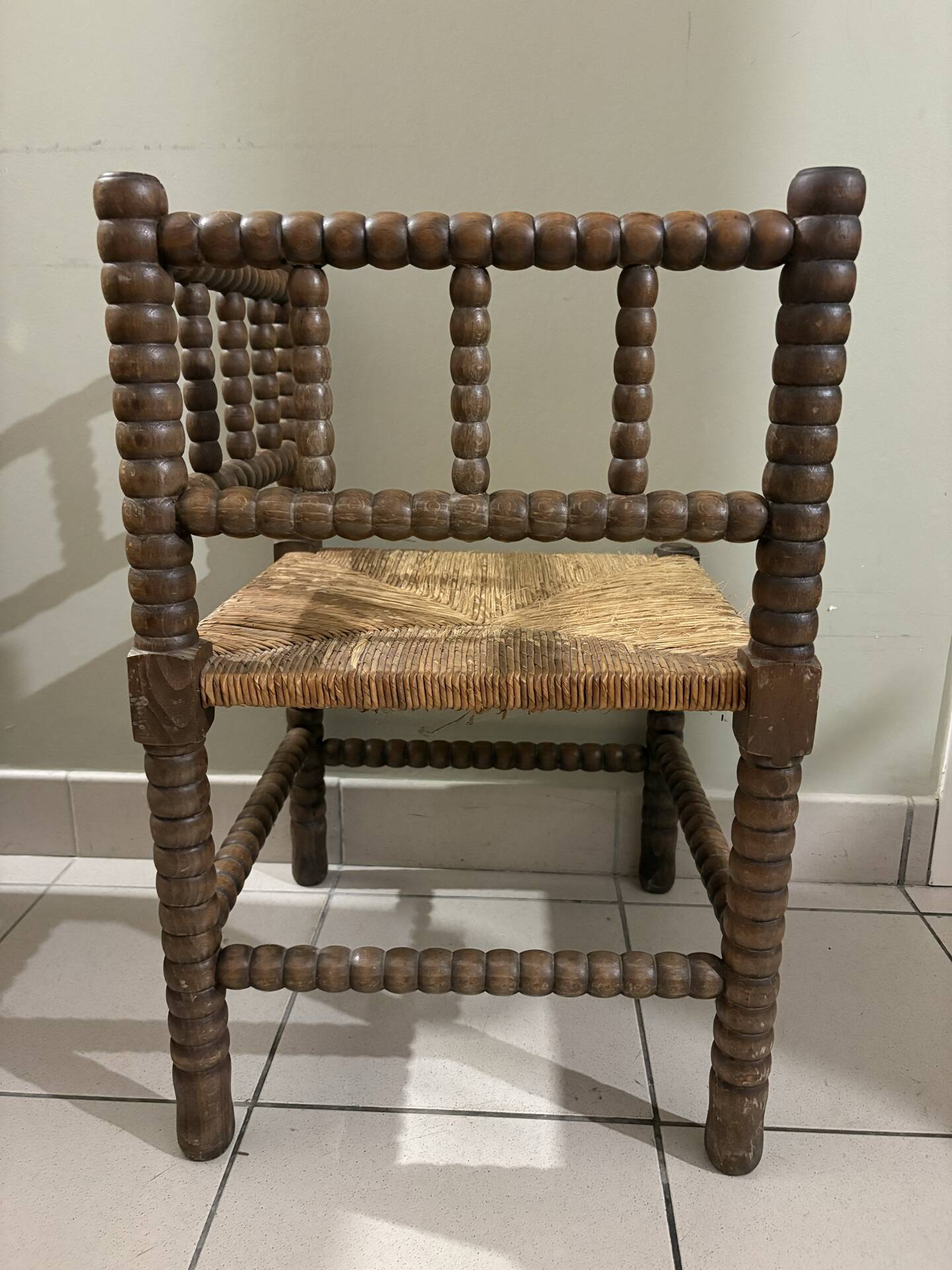 Chaise d’angle vintage en bois tourné