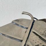 Silver metal leaf pocket emptier