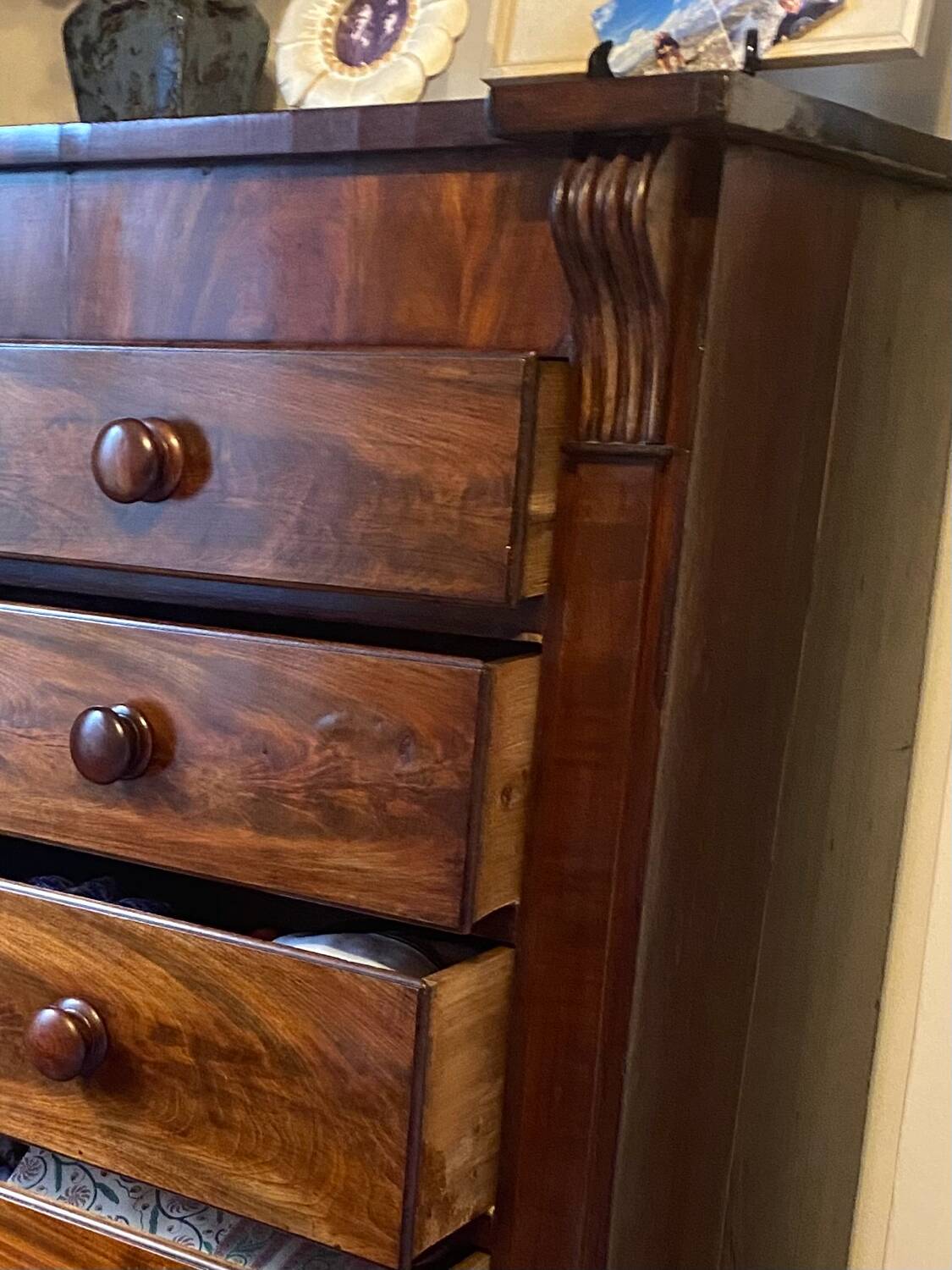 Chest of drawers