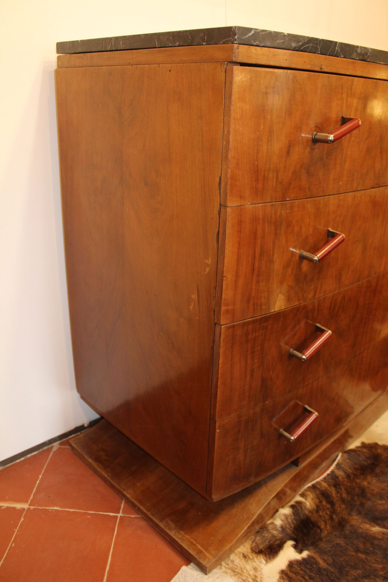 Art deco chest of drawers