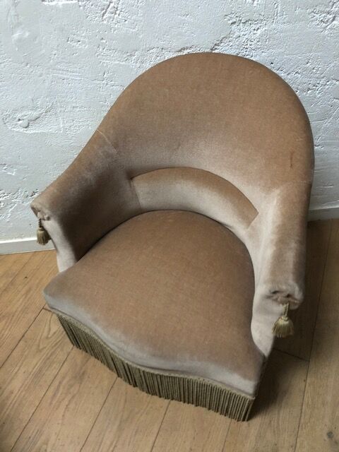 Beige velvet toad chair