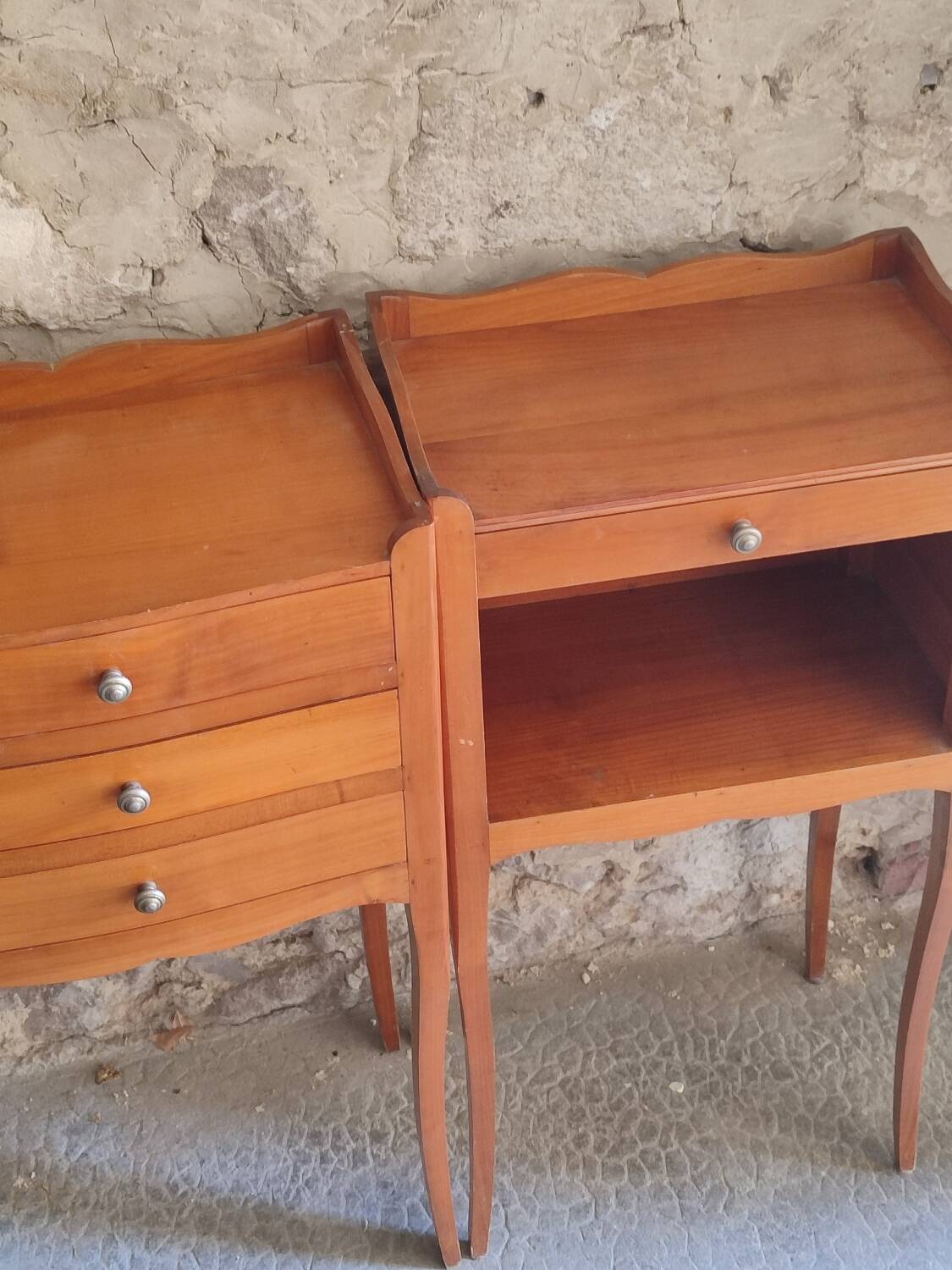 2 bedside tables