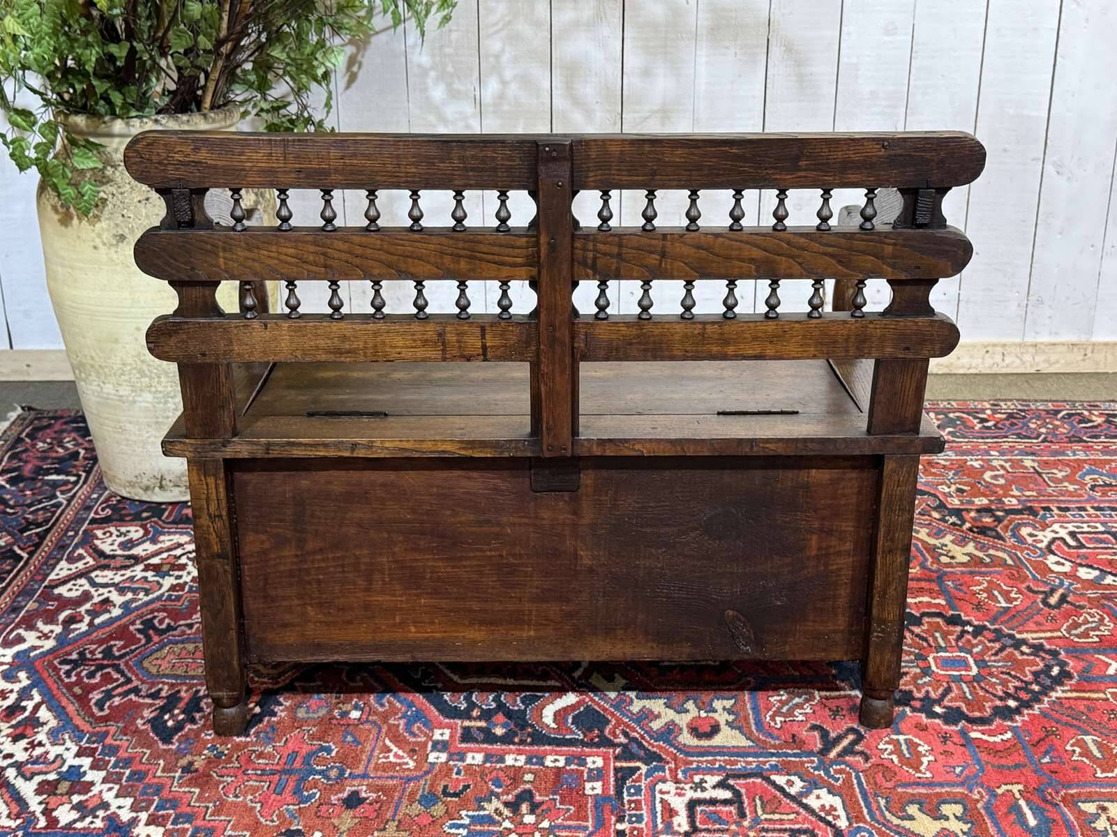 Chestnut bank chest from the 19th century.