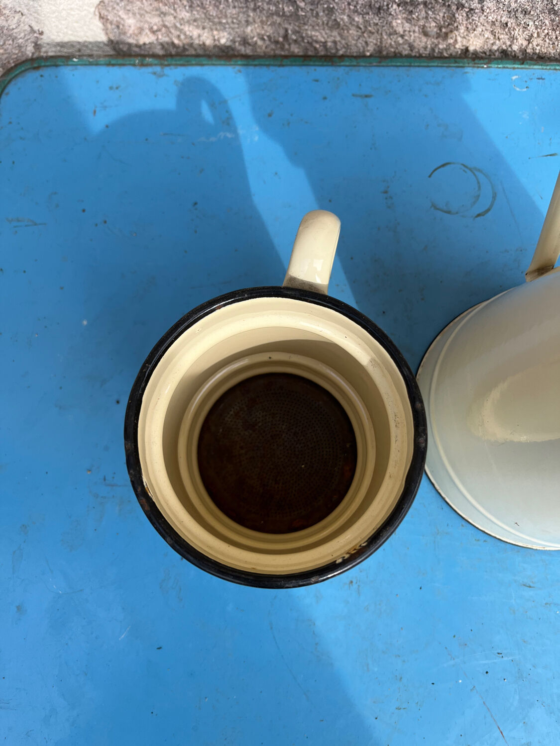 Enamelled coffee maker