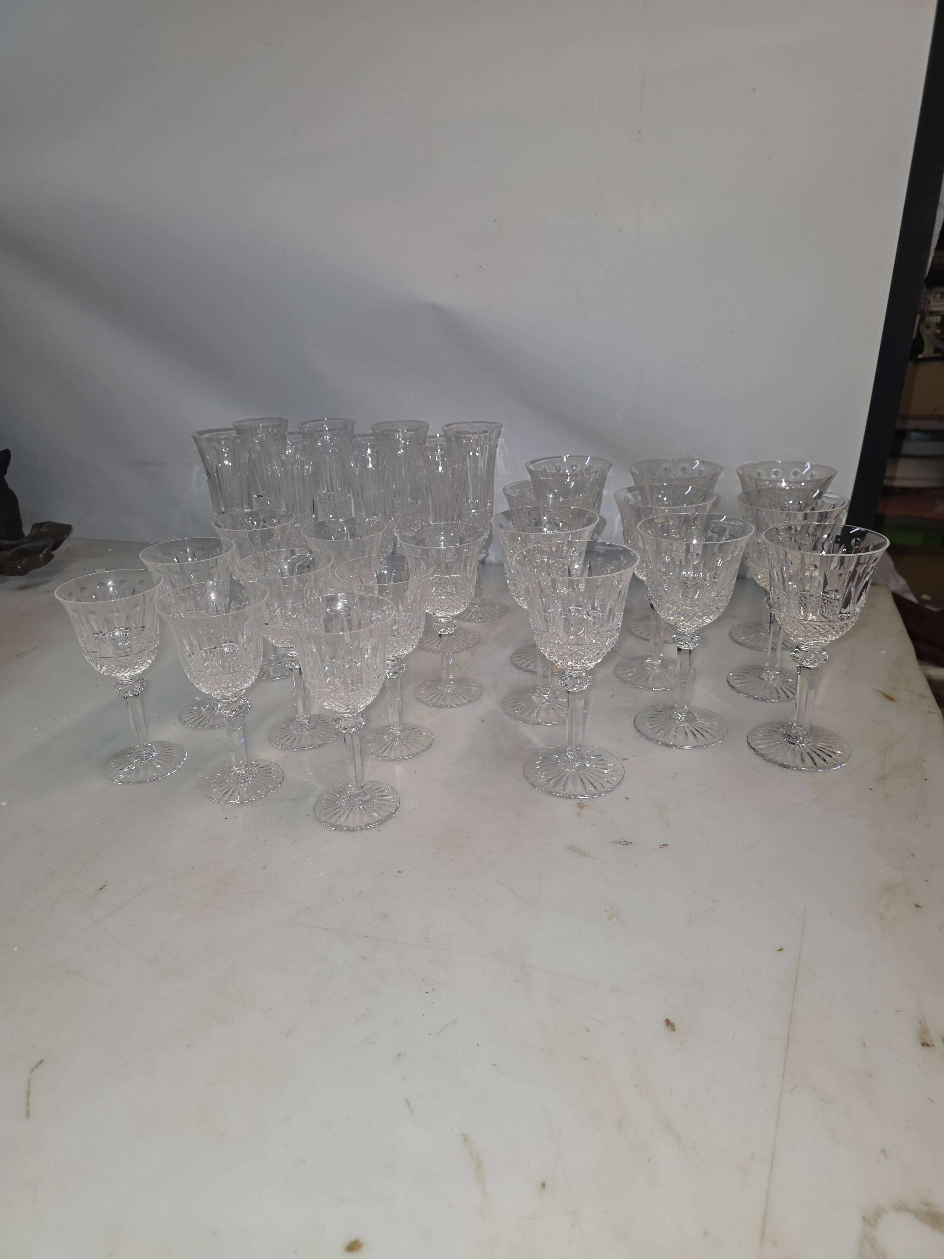 Service de 27 verres en cristal de Saint-Louis — Modèle Trianon