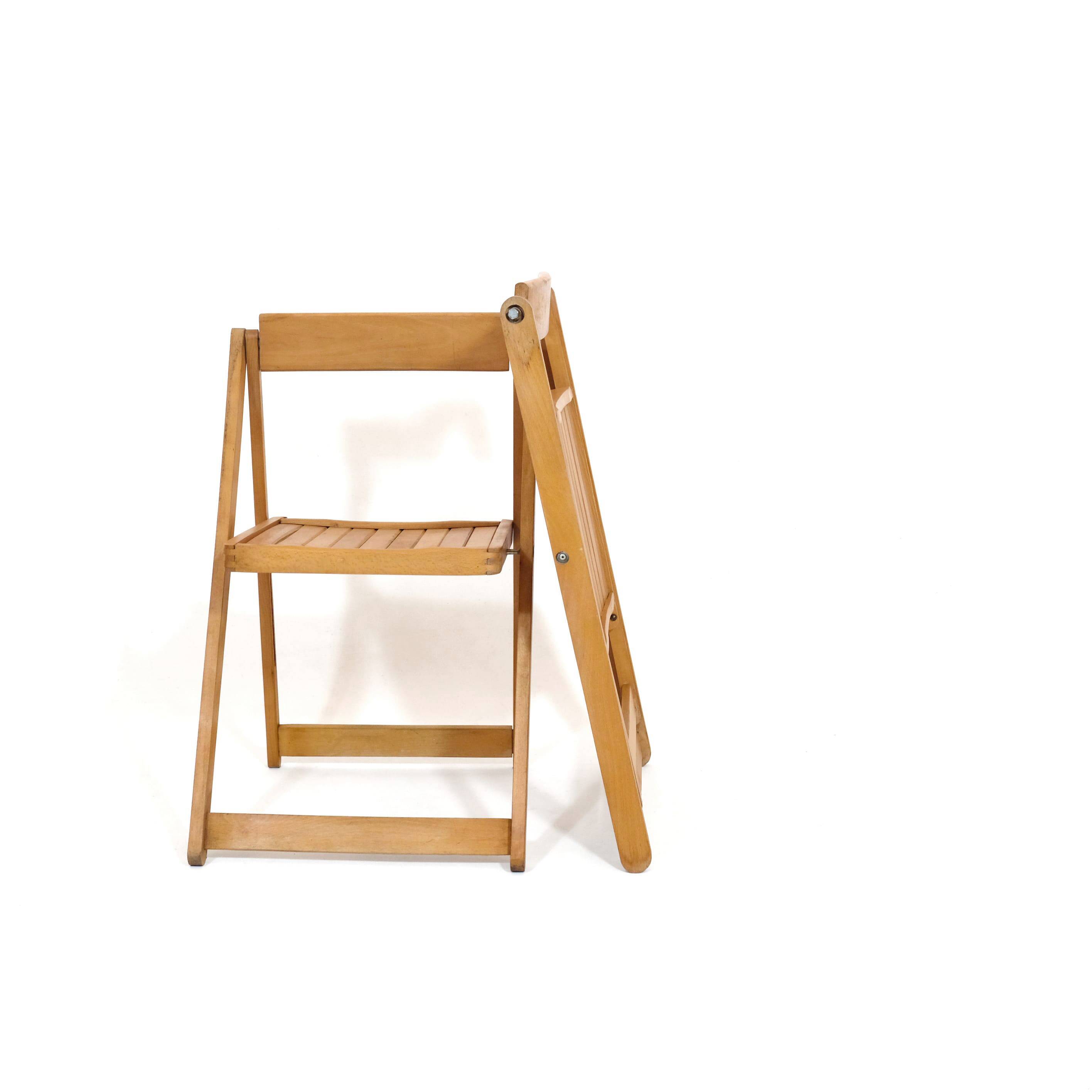 Pair of wooden folding chairs from the 80s.