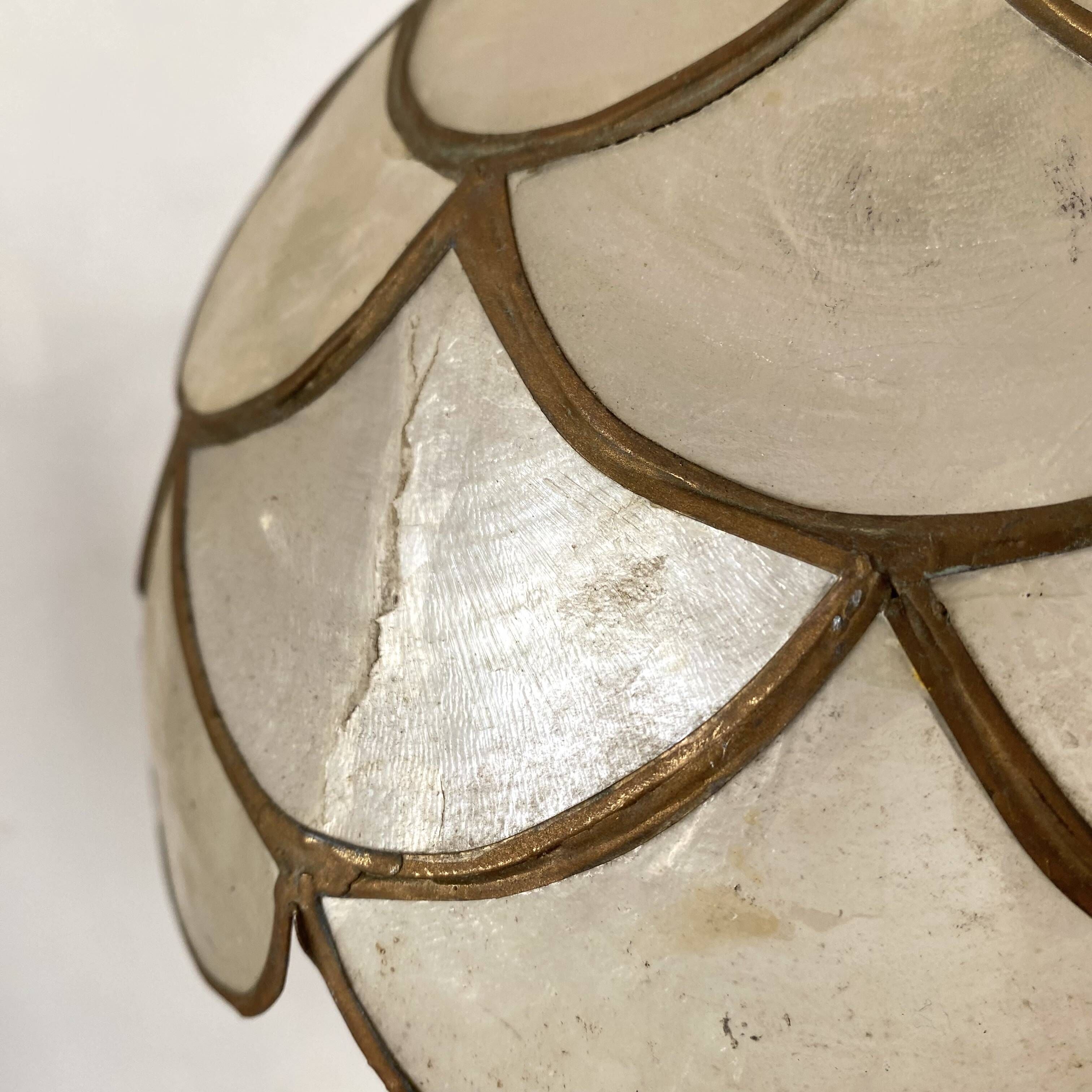 Vintage suspension in mother-of-pearl and brass