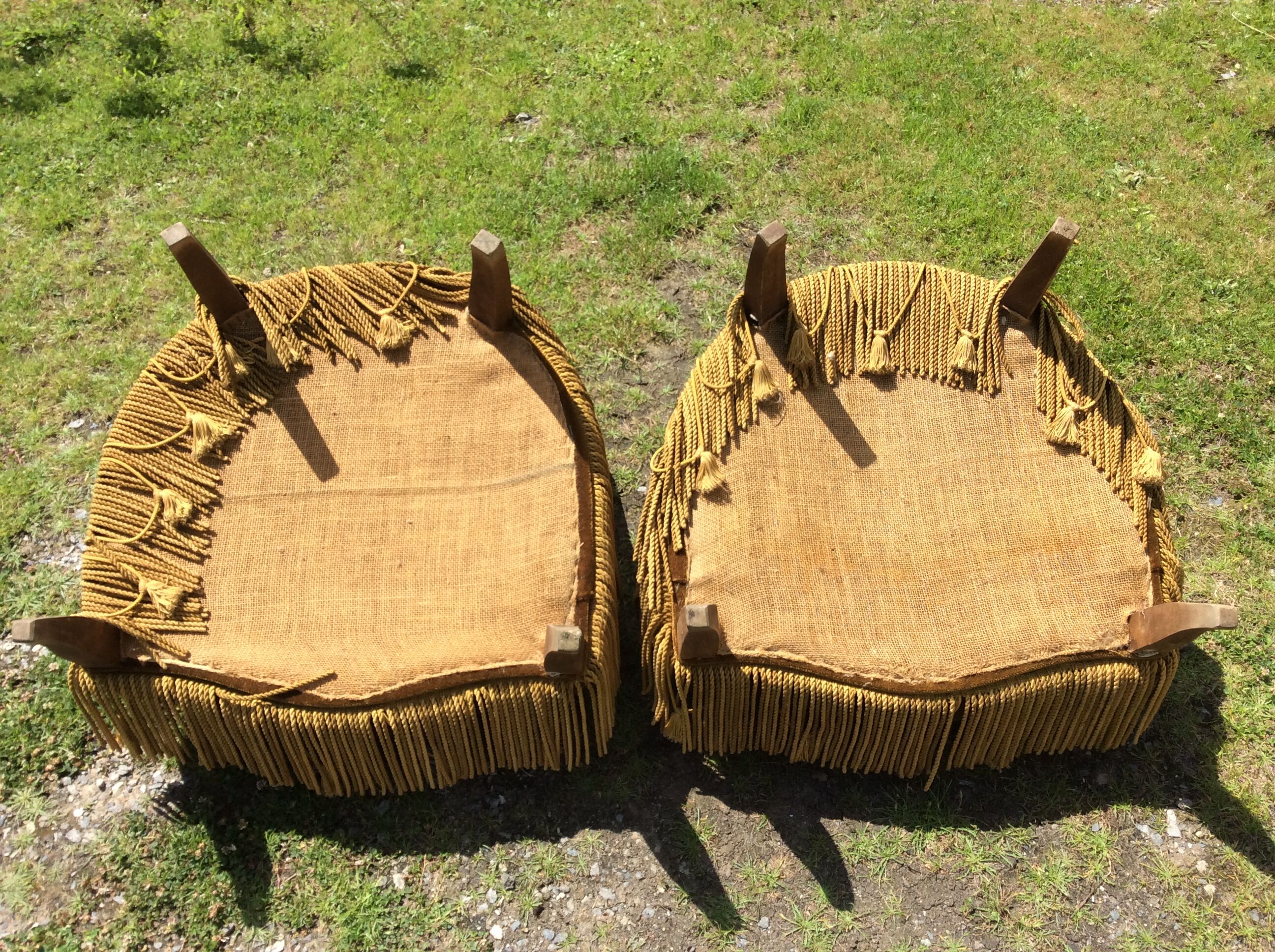 Paire de fauteuils crapauds vintage en velours vert.