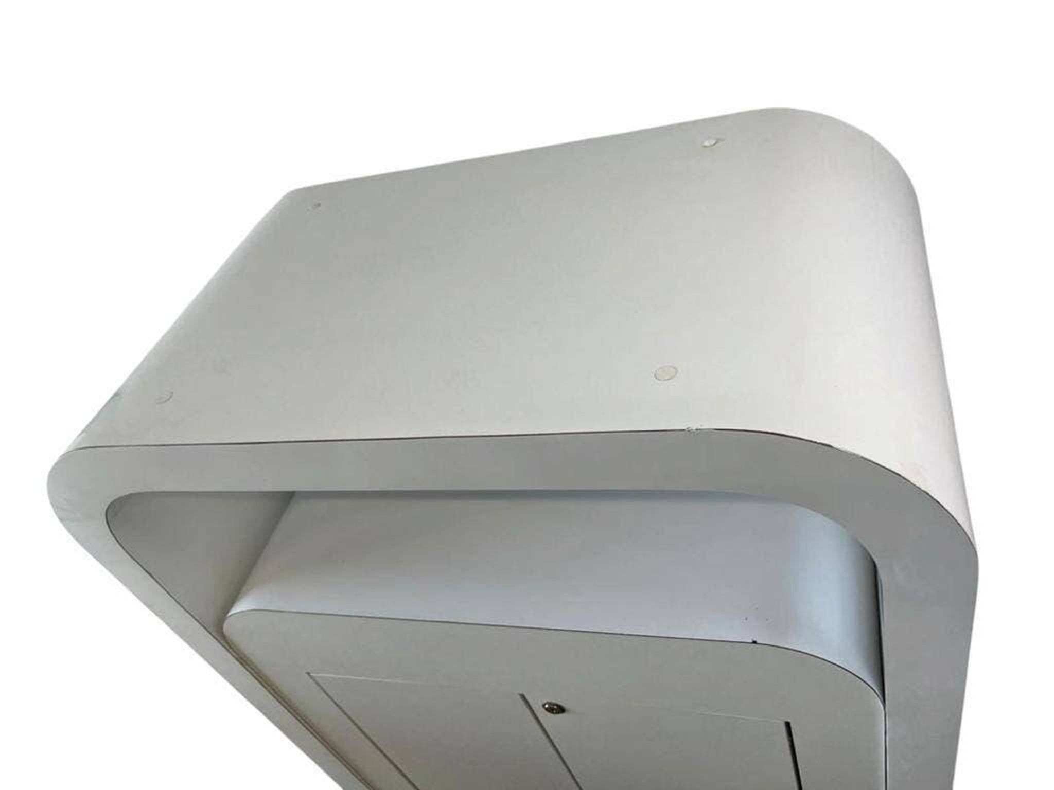 Commode vintage blanche incurvée