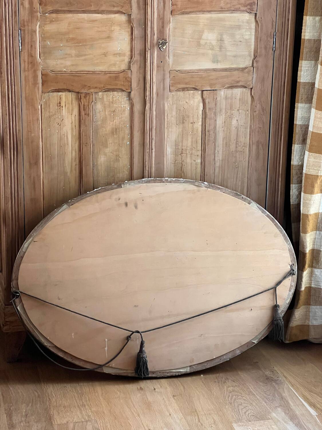 Oval gold mirror