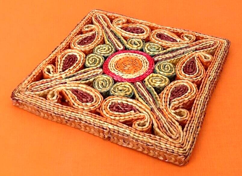 1970s multicolored raffia trivet square shape: