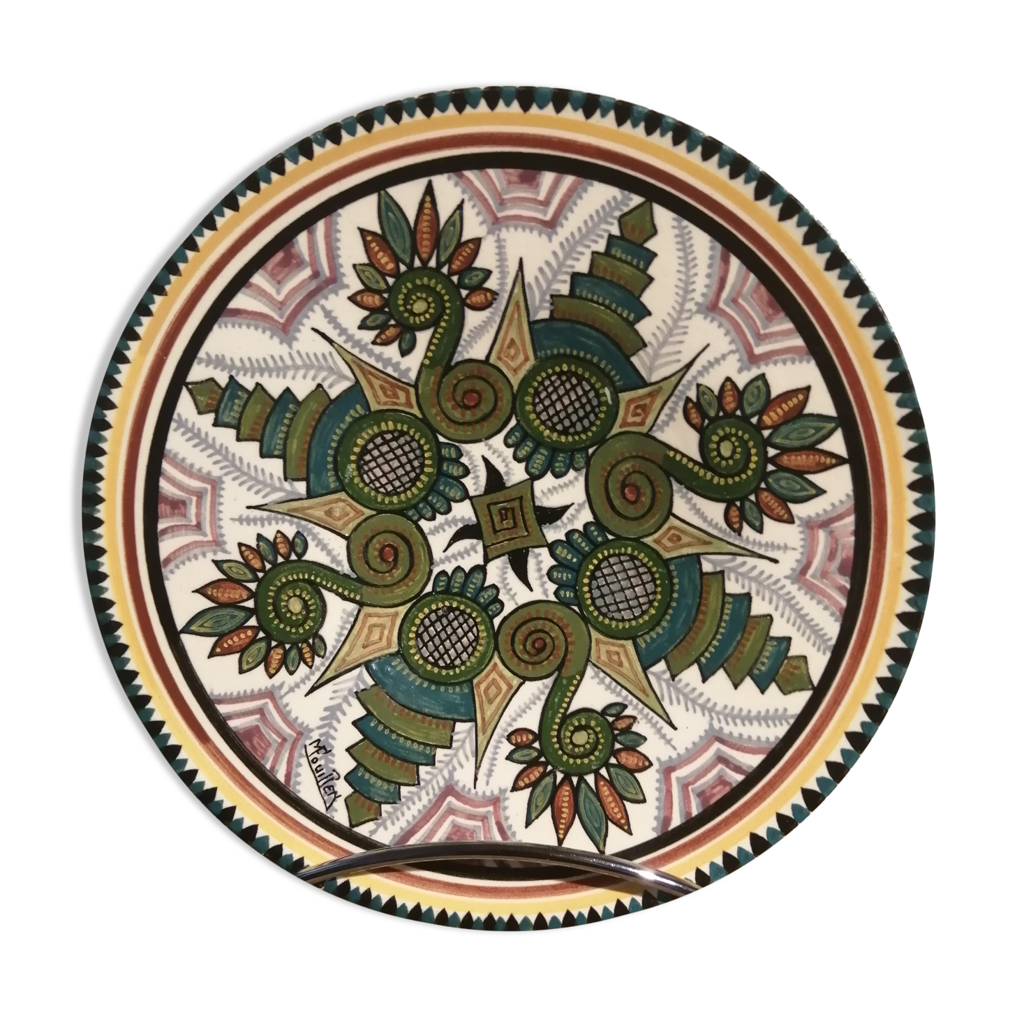 Decorative plate signed Maurice Fouillen.