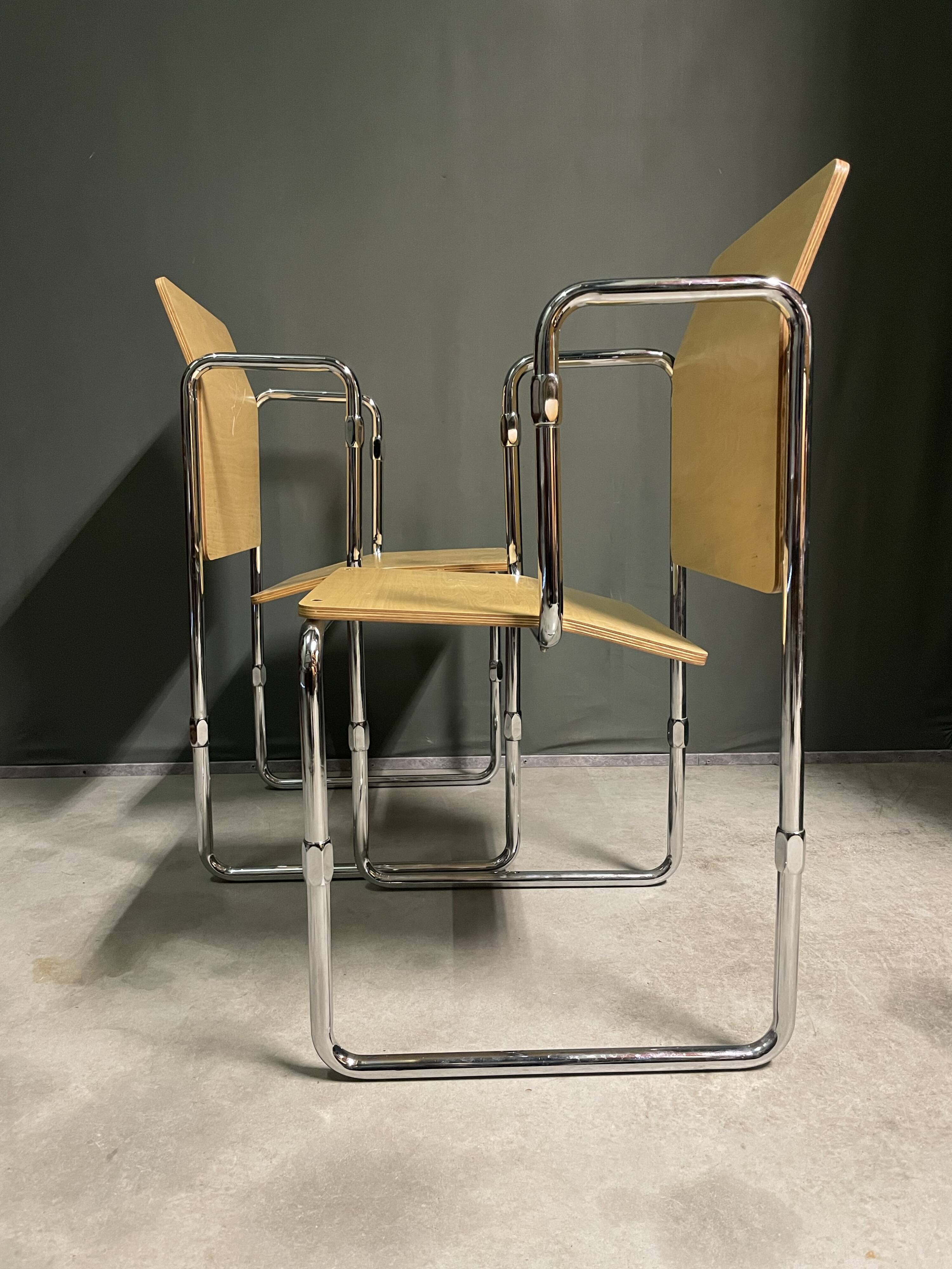 A pair of Gerrit Thomas Rietveld Hopmi chairs