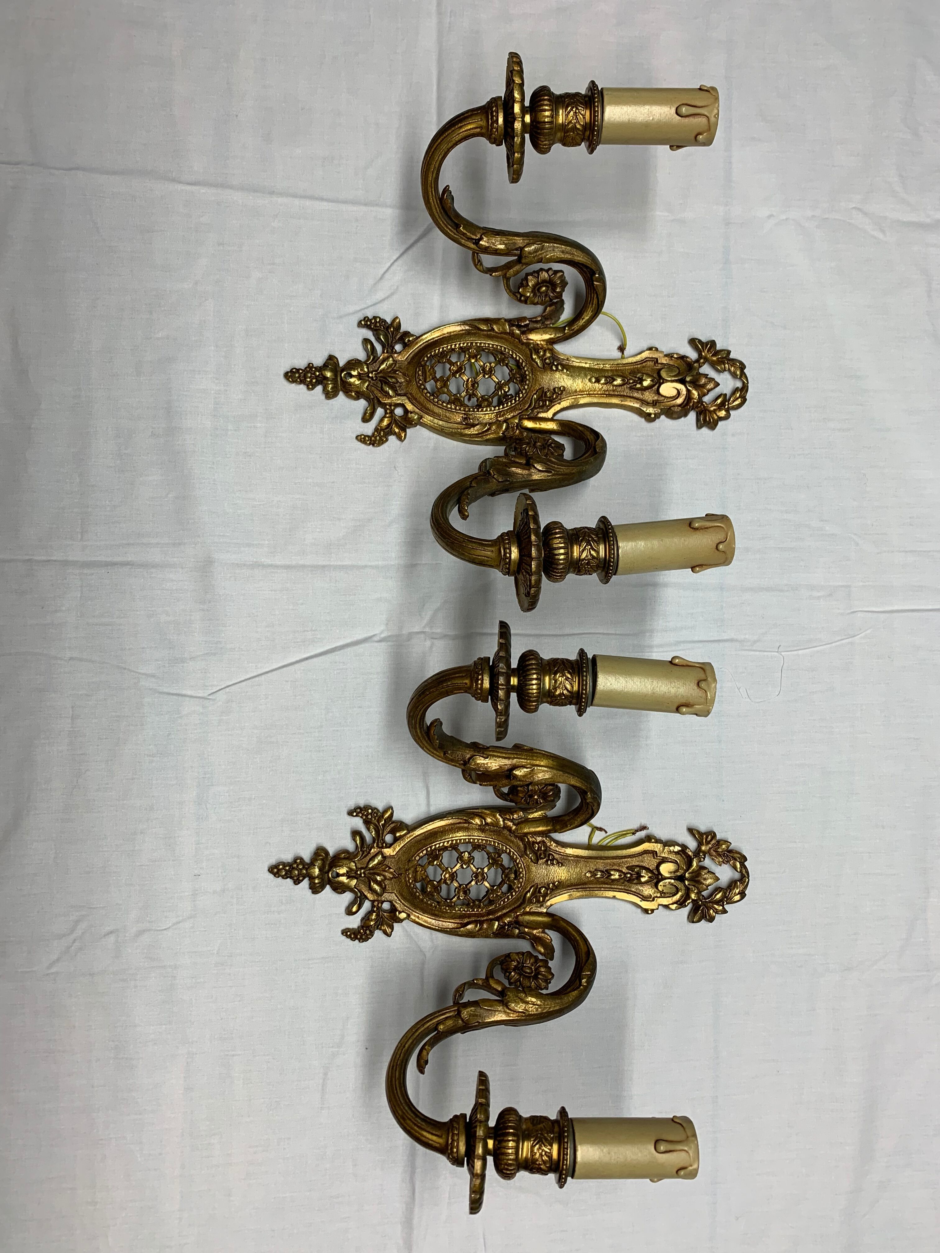 Pair of classic wall lamps in gilded bronze