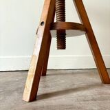 Wooden screw tripod stool