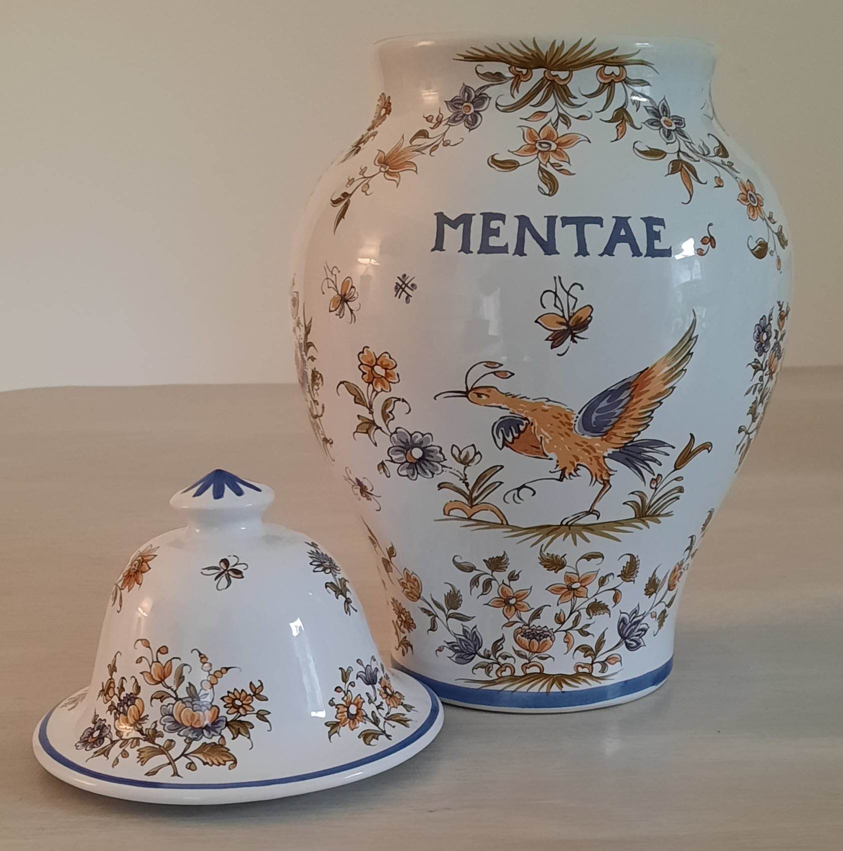 Apothecary pot "mentae" in faience of moustiers