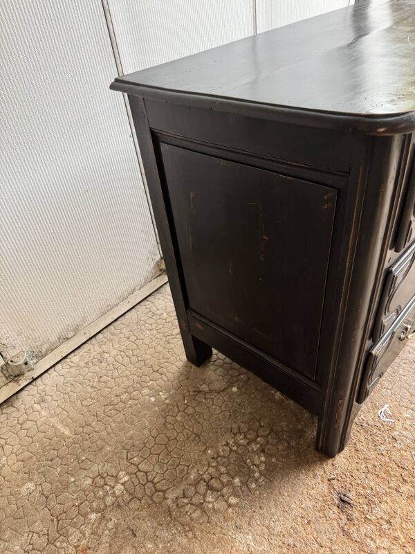 Ancienne commode XVIII eme dite parisienne à 4 tiroirs patinée noire