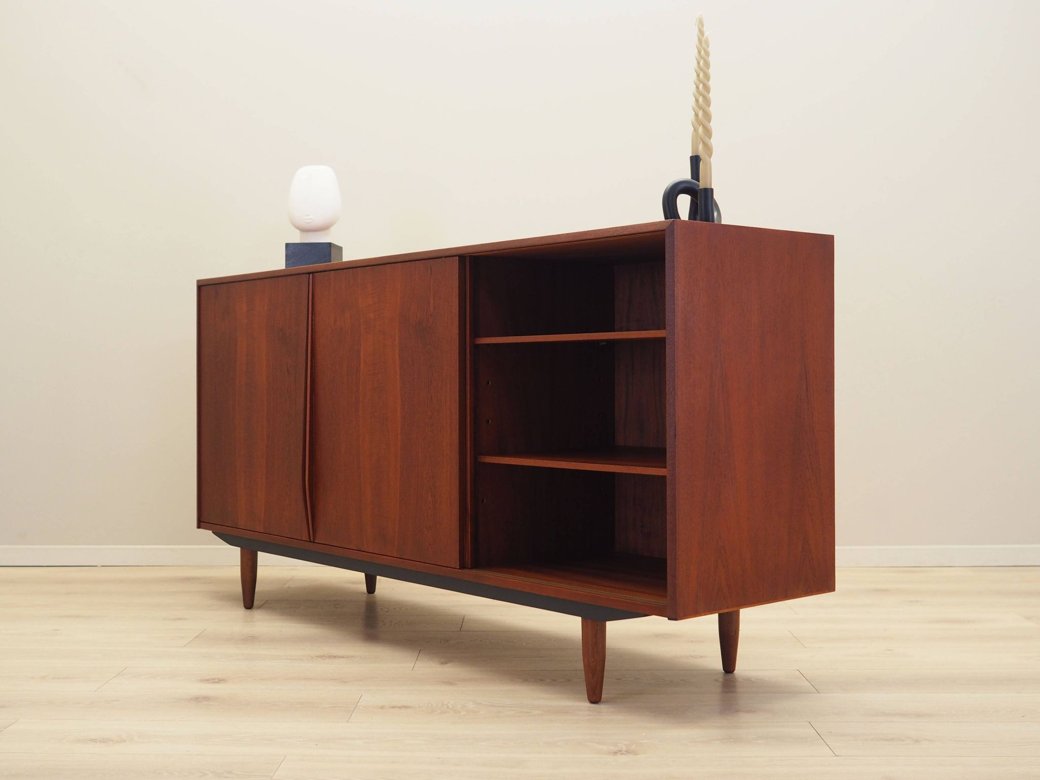 Buffet danois en teck, années 1970