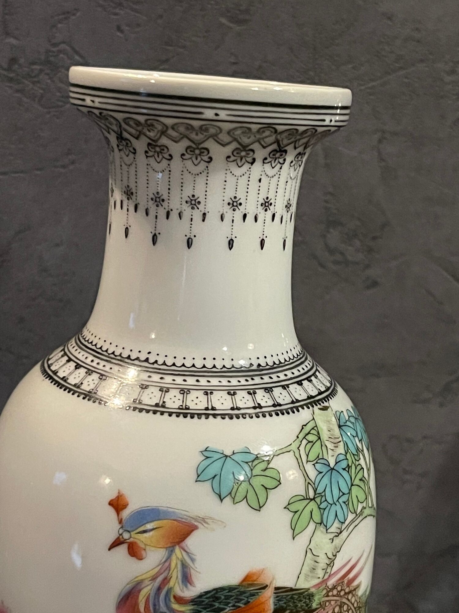 Ancient Chinese vase with porcelain bird green family 20th