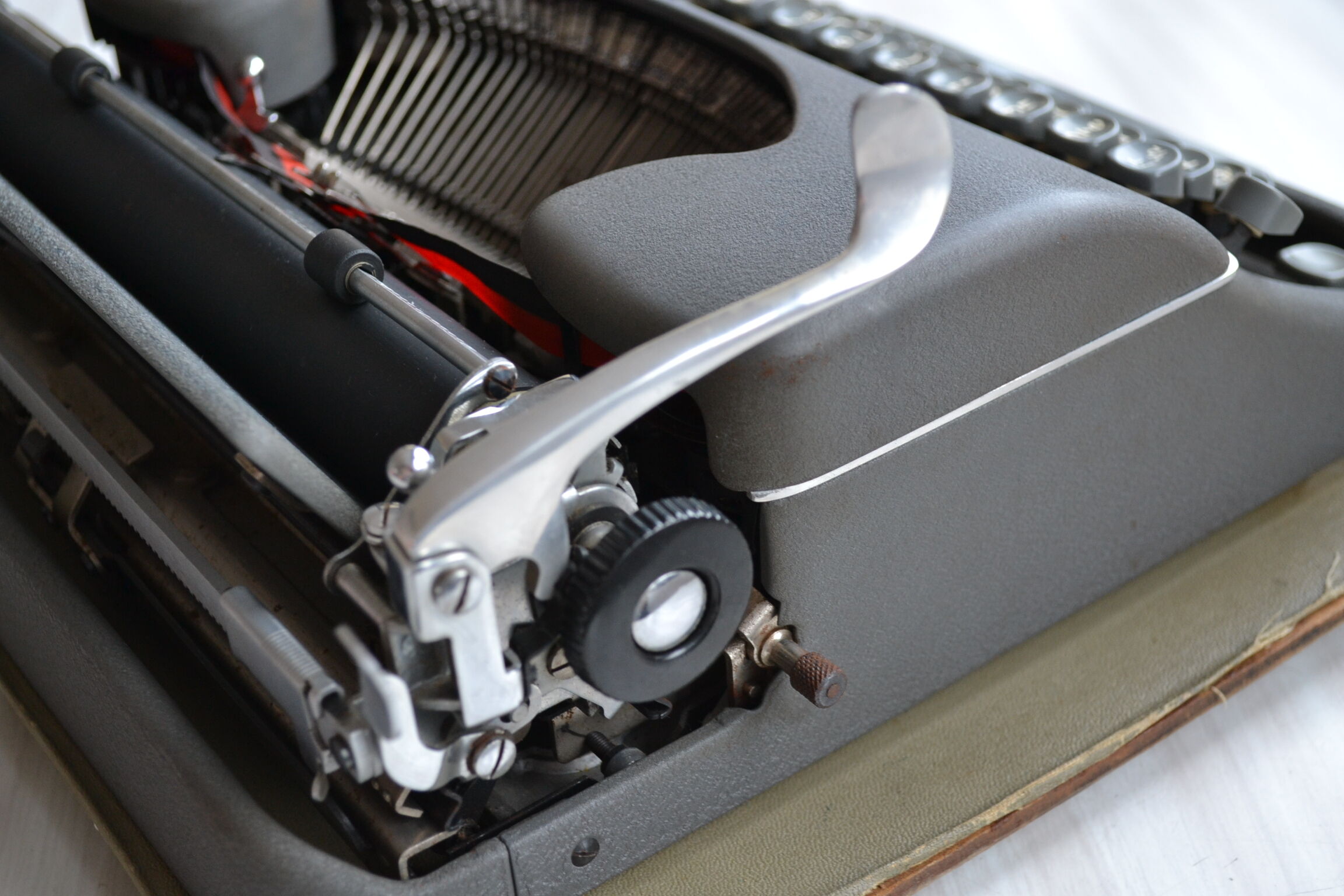 Japy portable metal anthracite 1960 portable writing machine