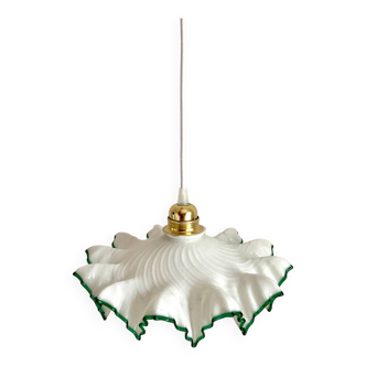 Pendant in serrated opaline