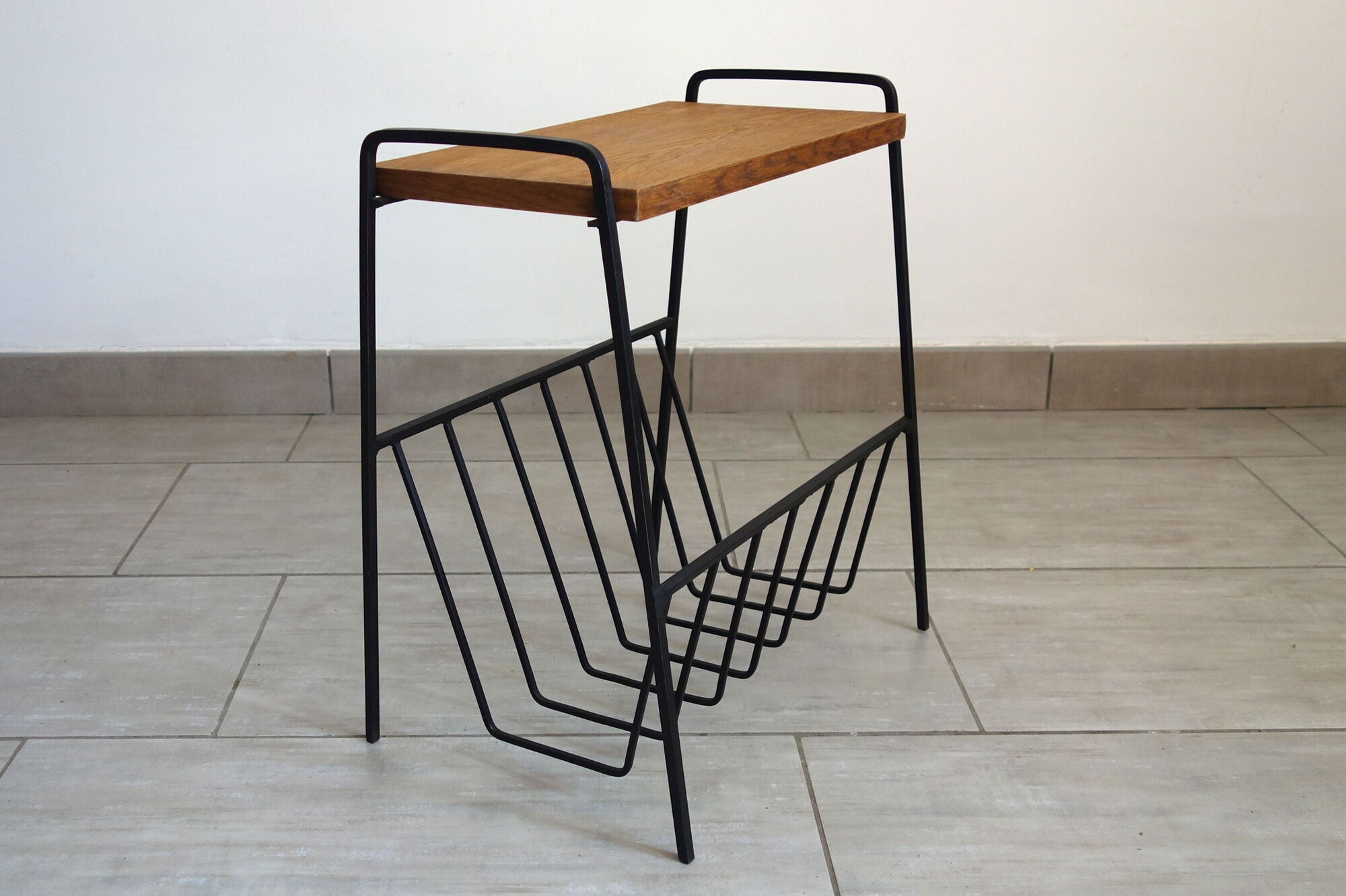 Porte revues en métal et bois vintage