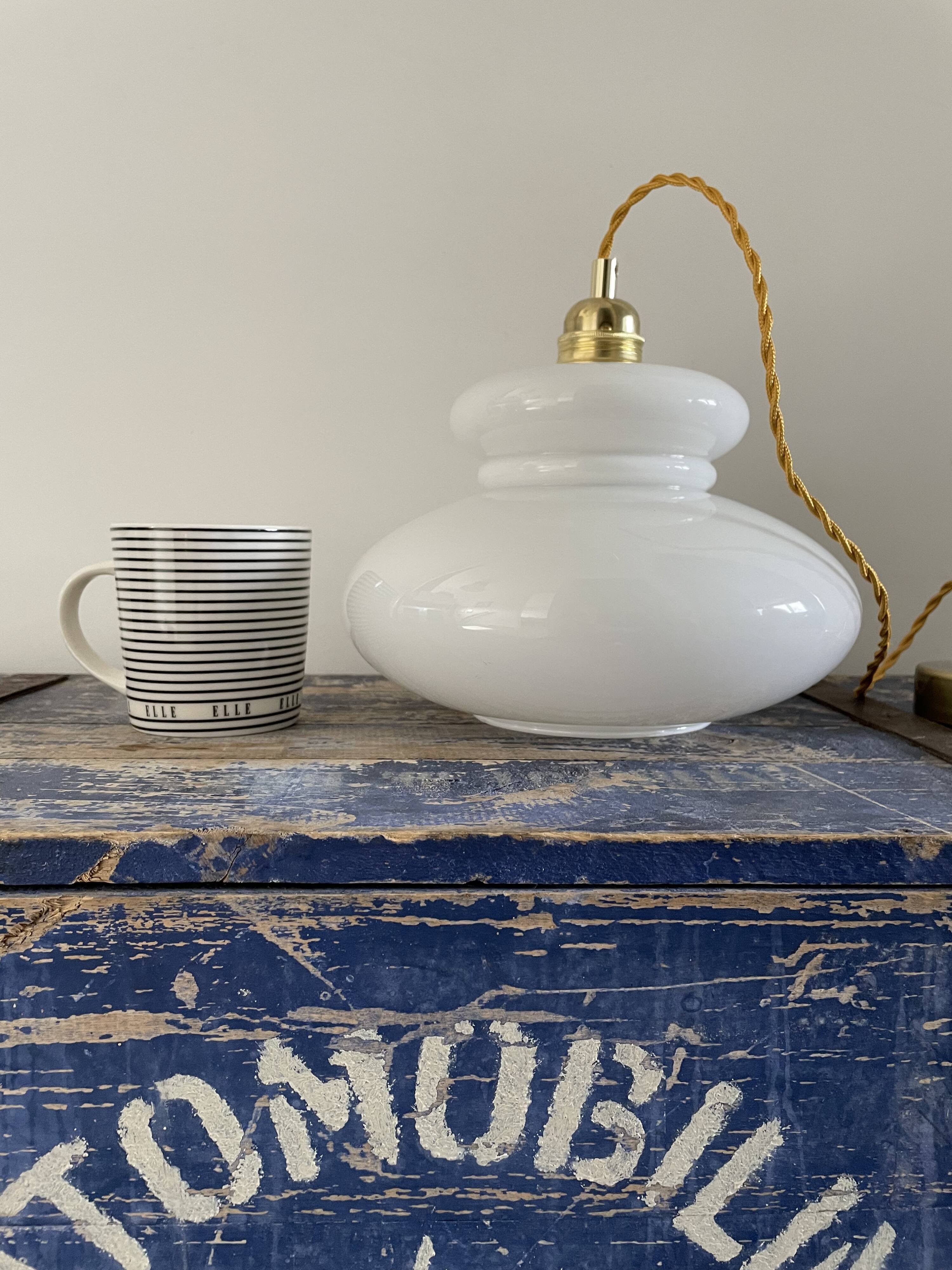 Suspension vintage en opaline blanche