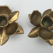Pair of brass candle holders, duo of flowers vintage, 1970s