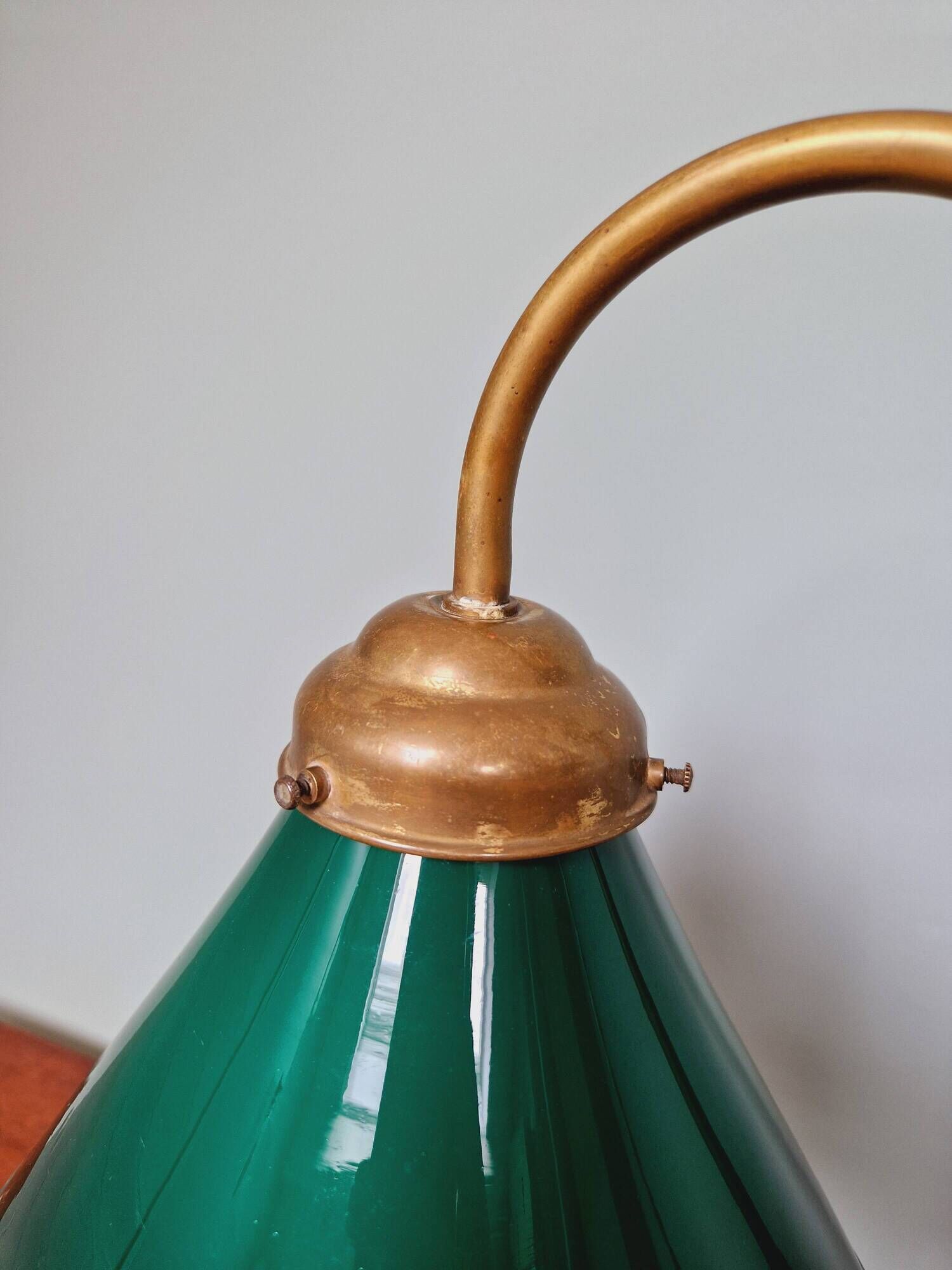 Art Deco desk lamp in brass and conical green opaline, 1920s-30s