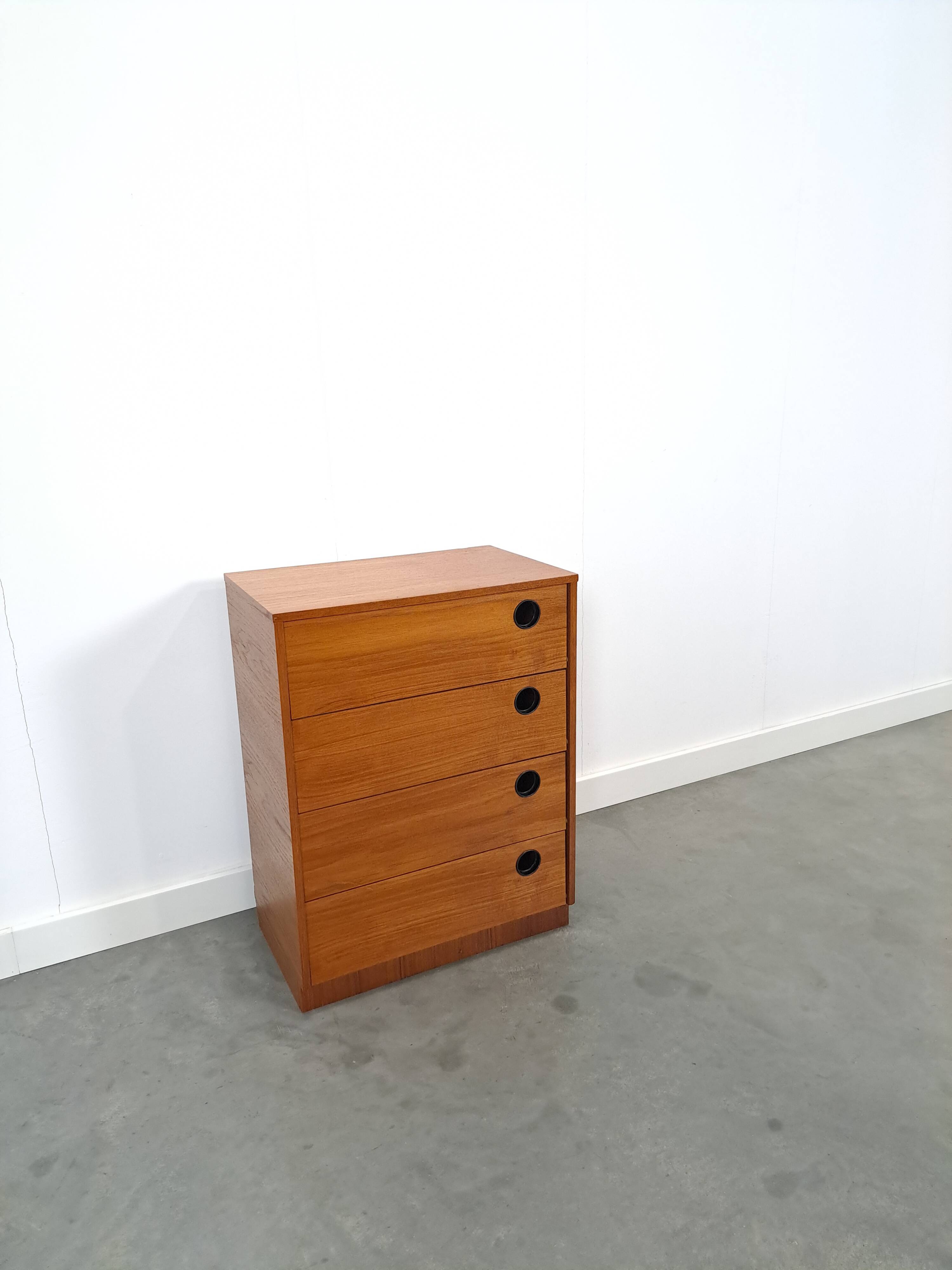 Schoenenkast met zwarte ronde grepen, nr. 2