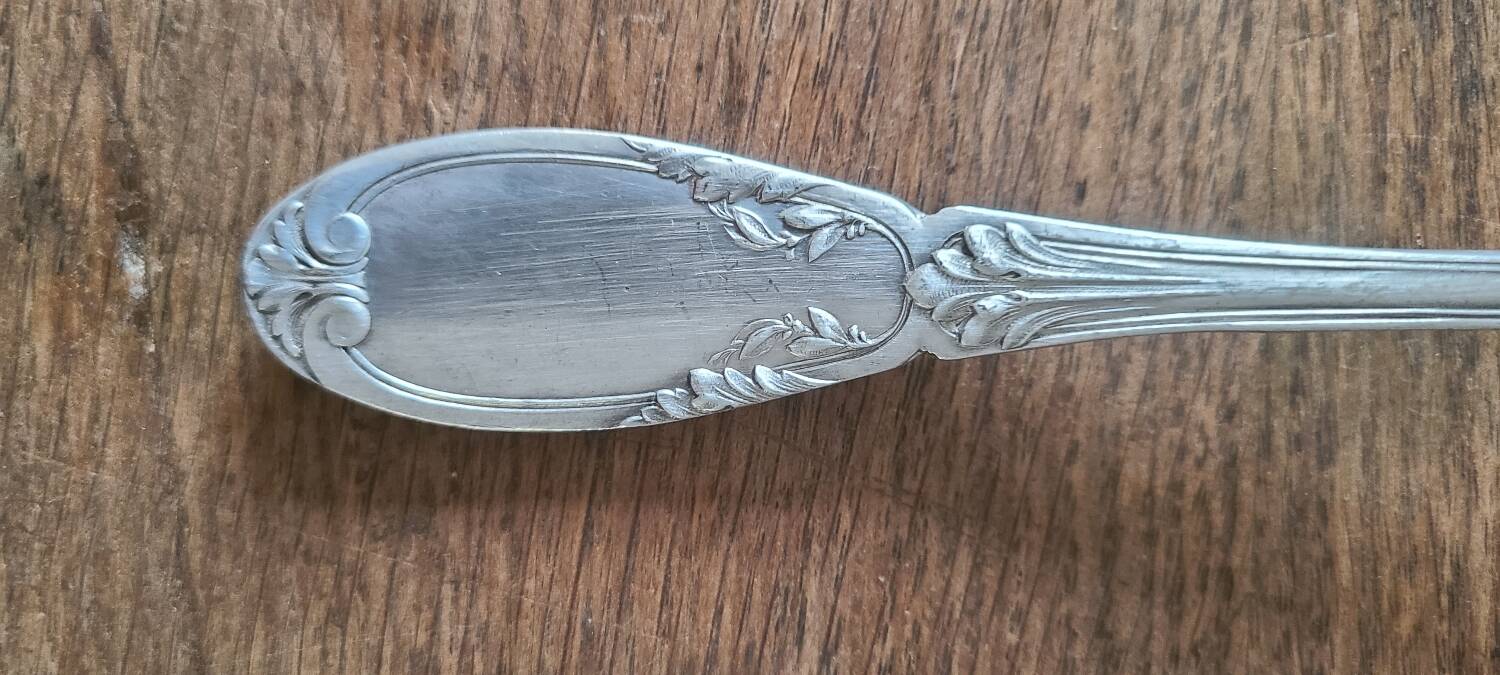 Set of 12 vintage silver-plated metal forks.