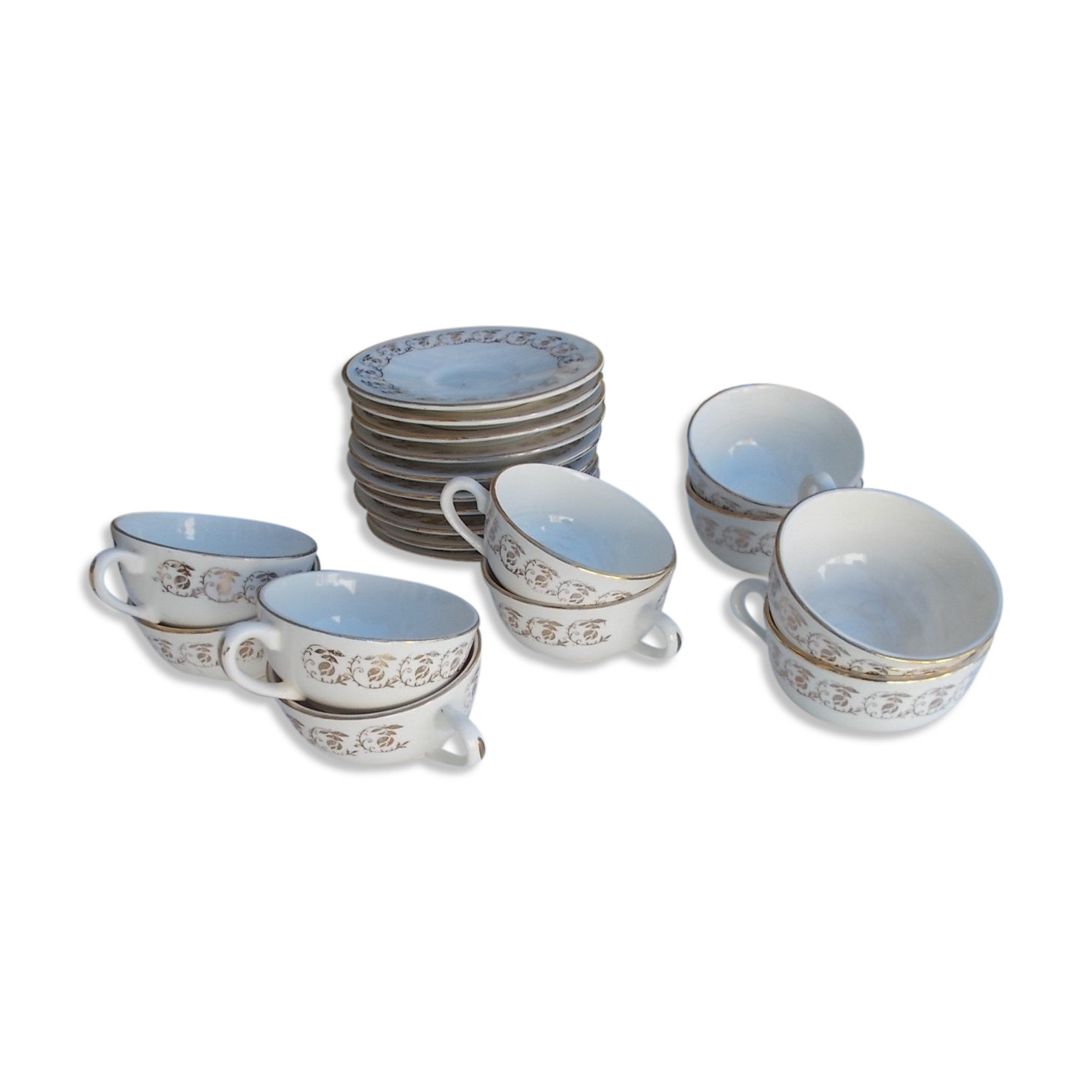 Lot of 10 Sarreguemines cups and saucers.