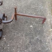 Pair of fleur-de-lys pattern andiron