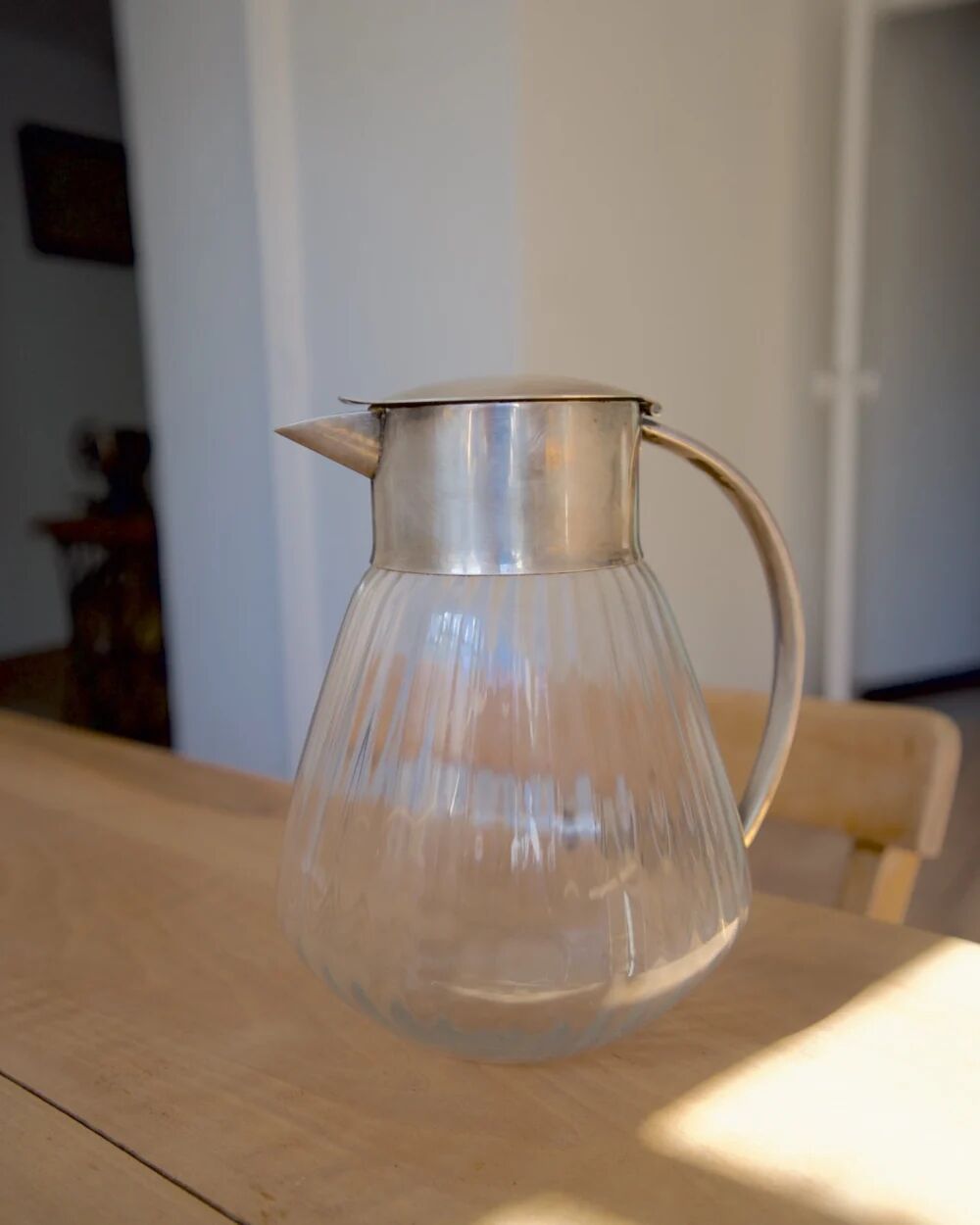 Glass and metal carafe of over 2 litres