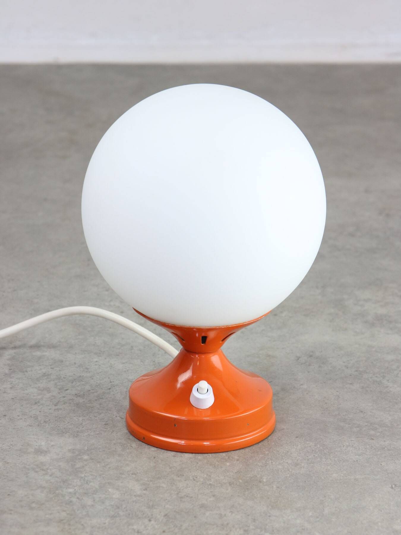 Lampe de table vintage orange en métal et opaline, italie, années 70