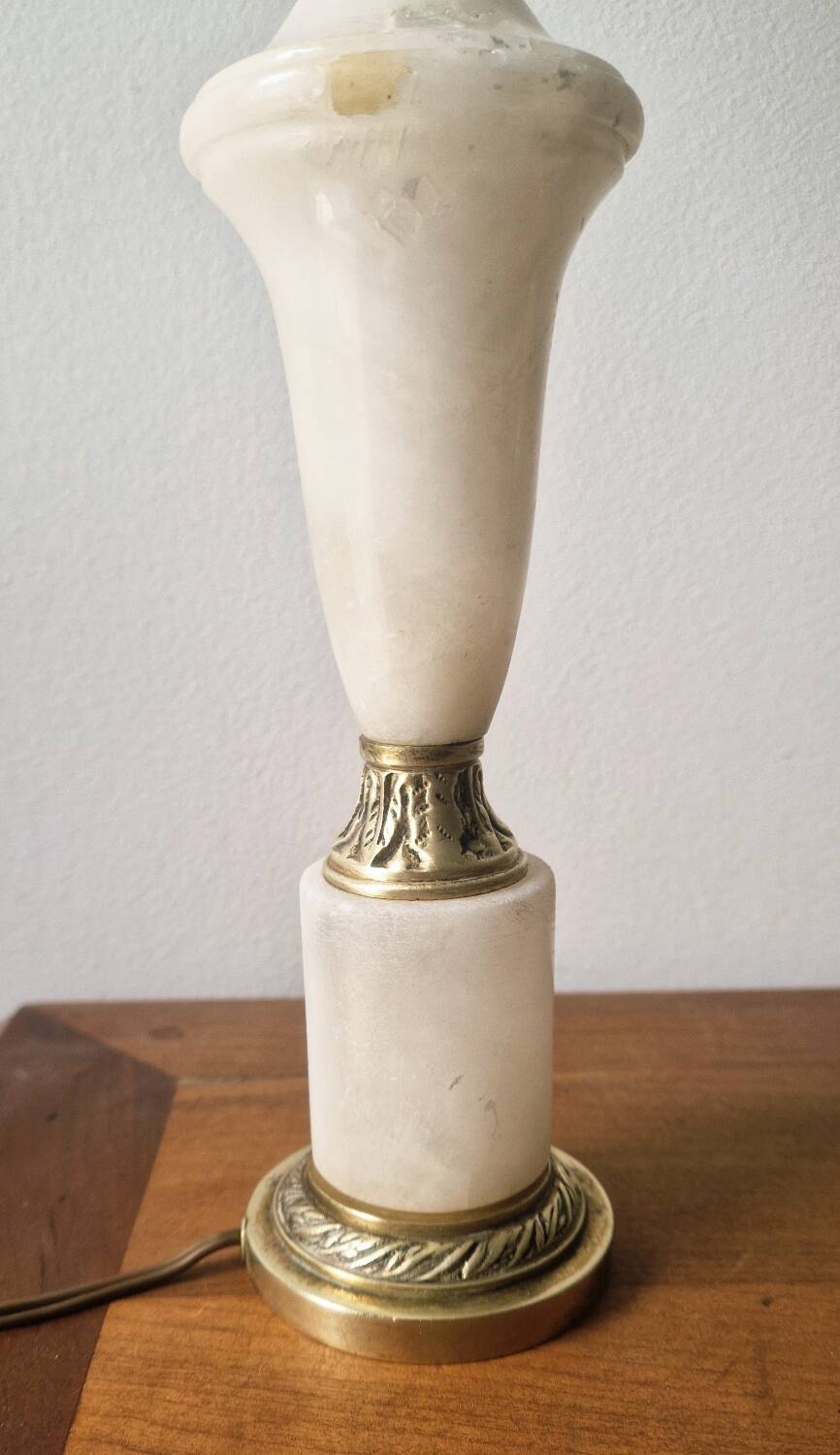 Neo-Empire style table lamp in alabaster and brass - V-shaped tulip shade