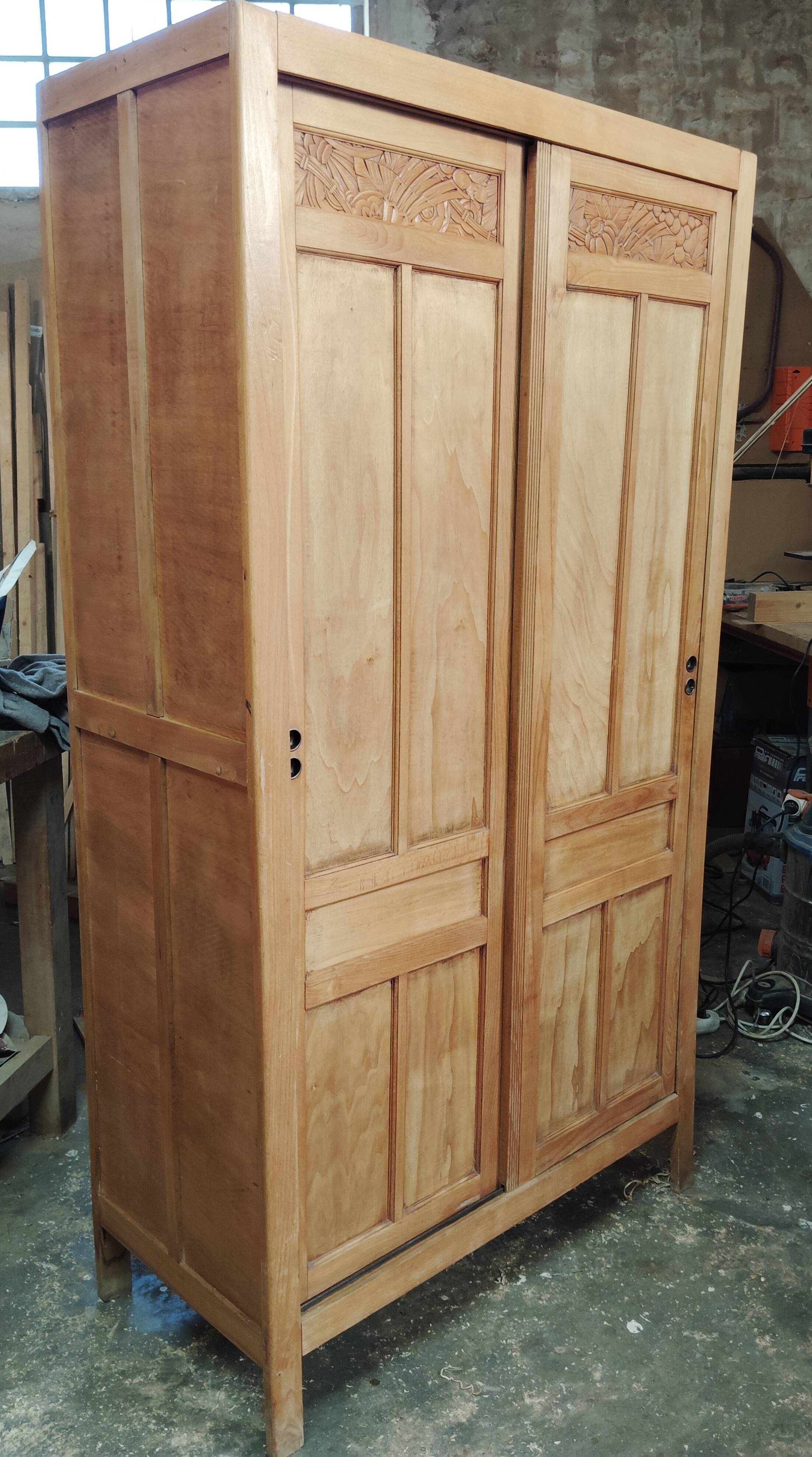 Sliding Parisian wardrobe