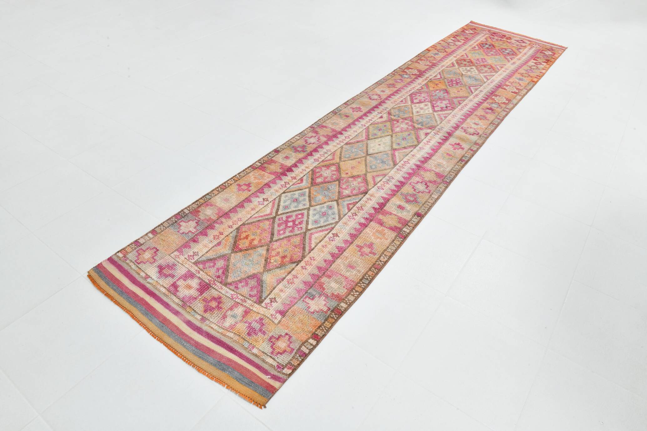 Tapis couloir kilim vintage, Tons pastel rose, bleu et beige, 94x409