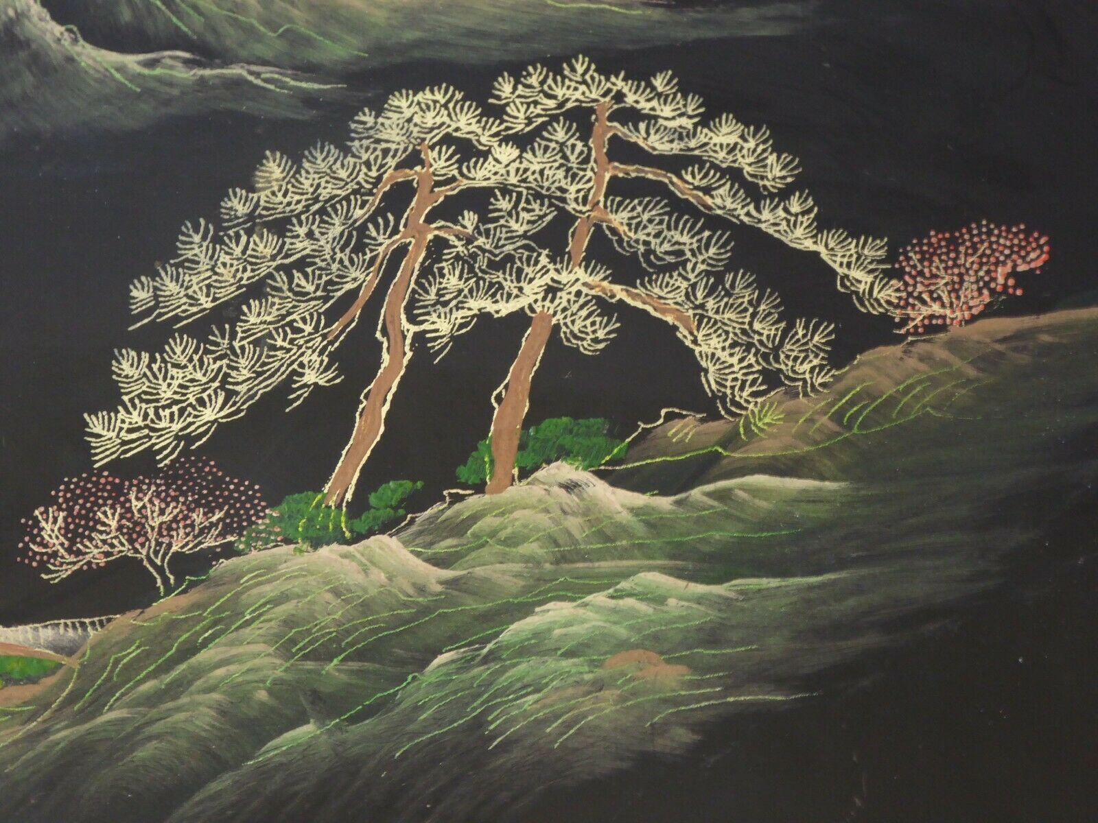 Japan's black lace-up tray