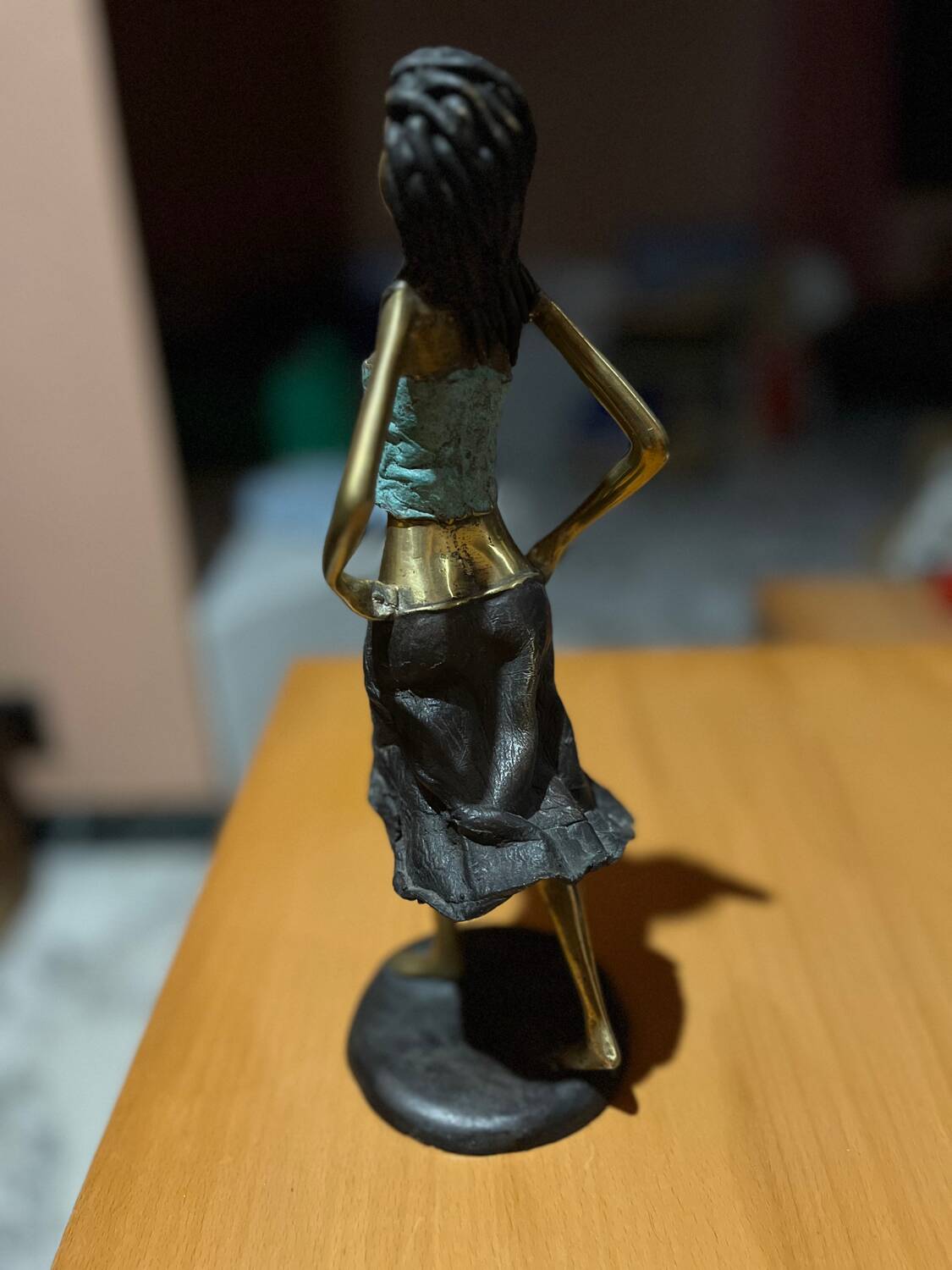 Bronze statuette of a woman