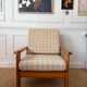 Fauteuil moderniste en pin années 70